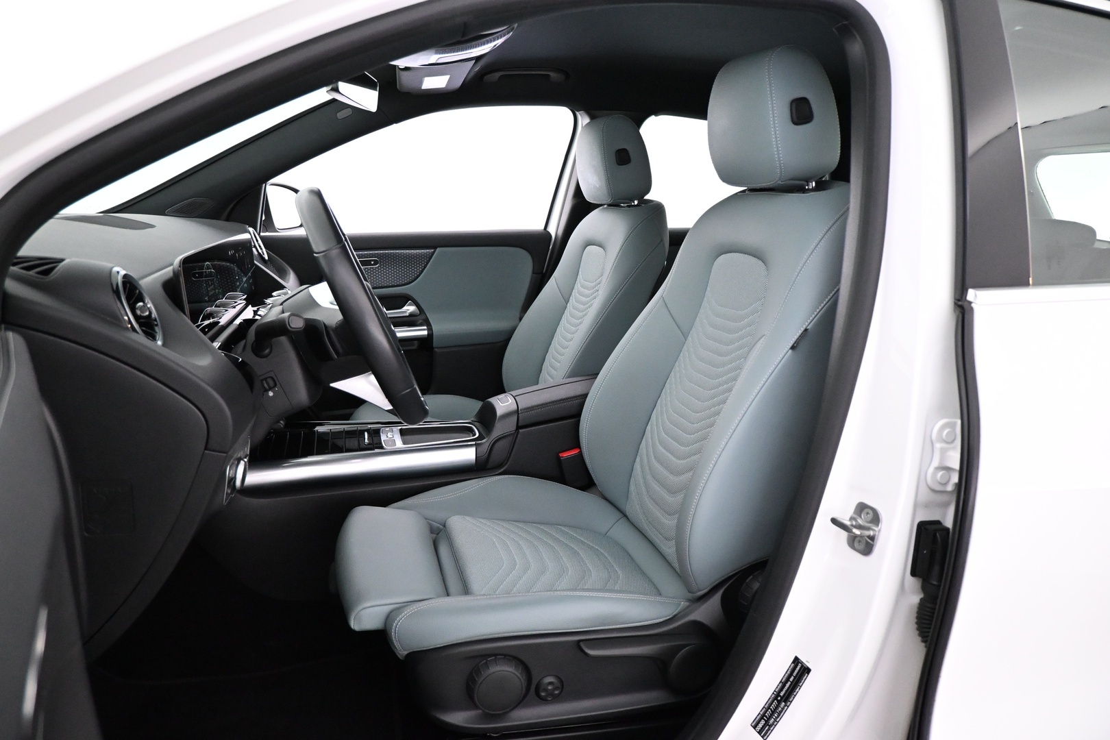 MERCEDES-BENZ GLA 2024