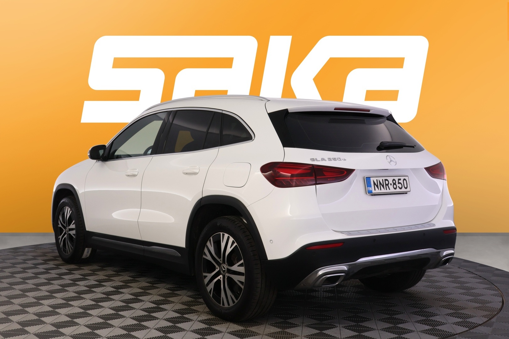 MERCEDES-BENZ GLA 2024