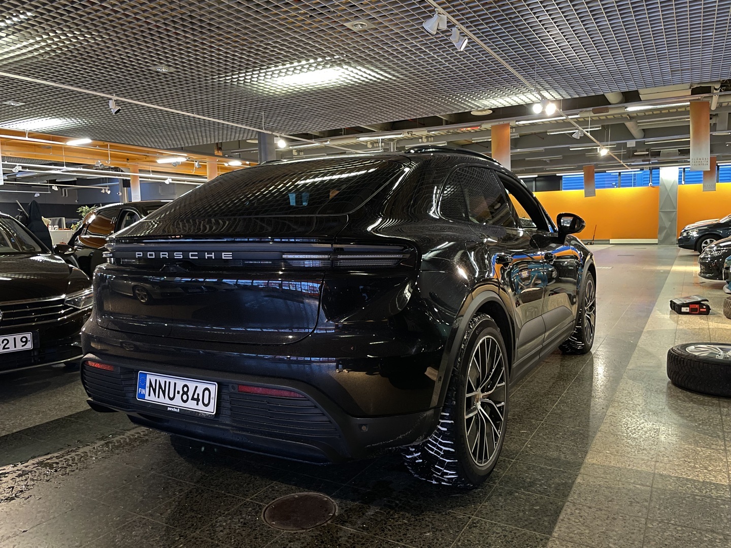 PORSCHE Macan 2024