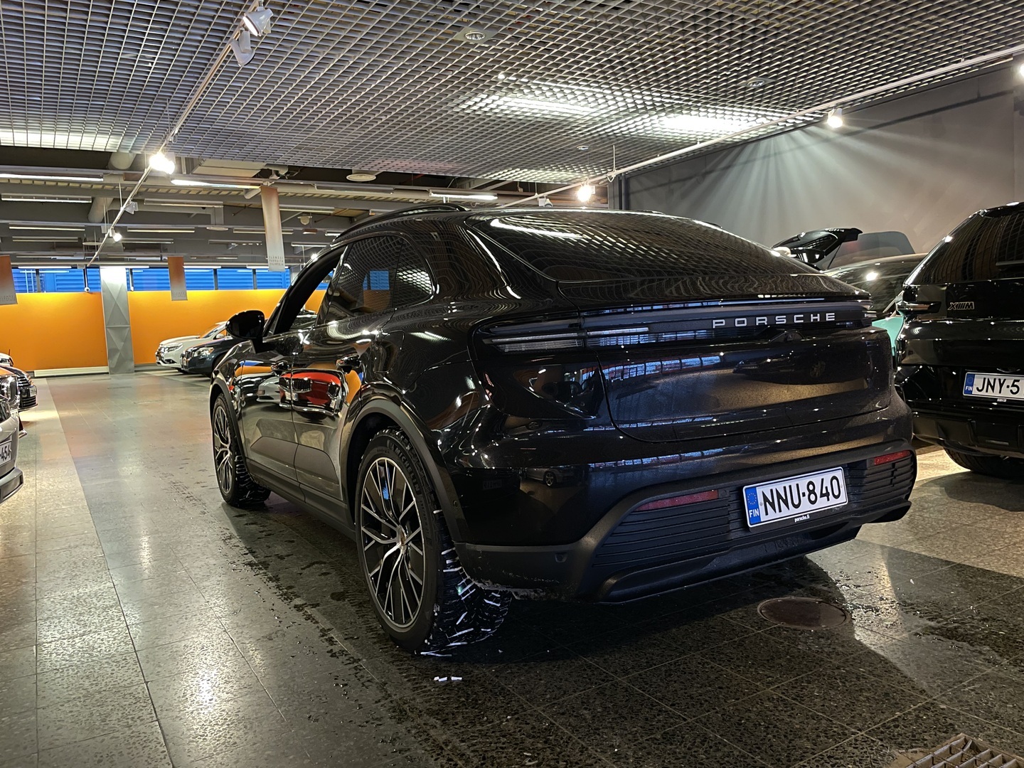 PORSCHE Macan 2024