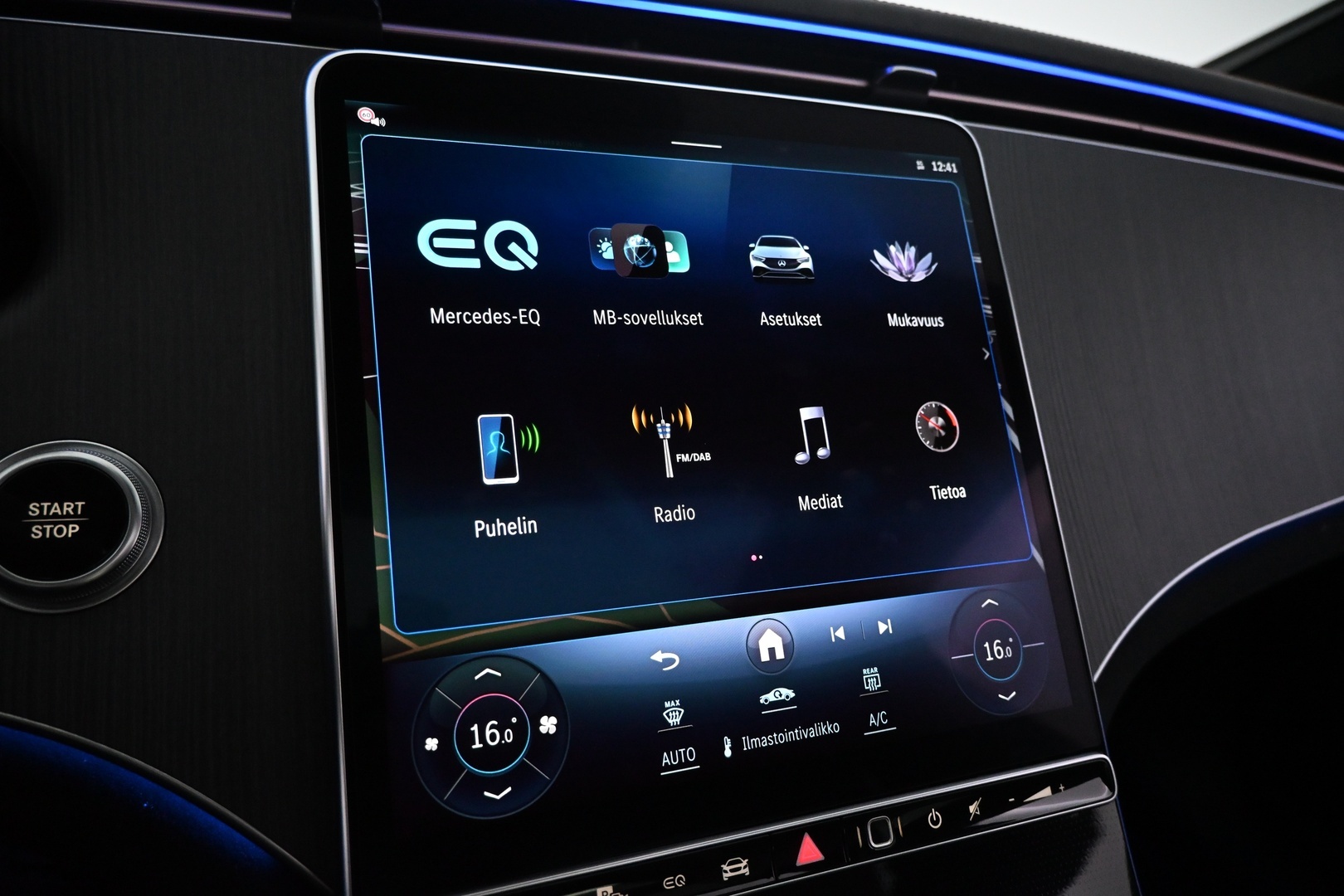 MERCEDES-BENZ EQE 2026