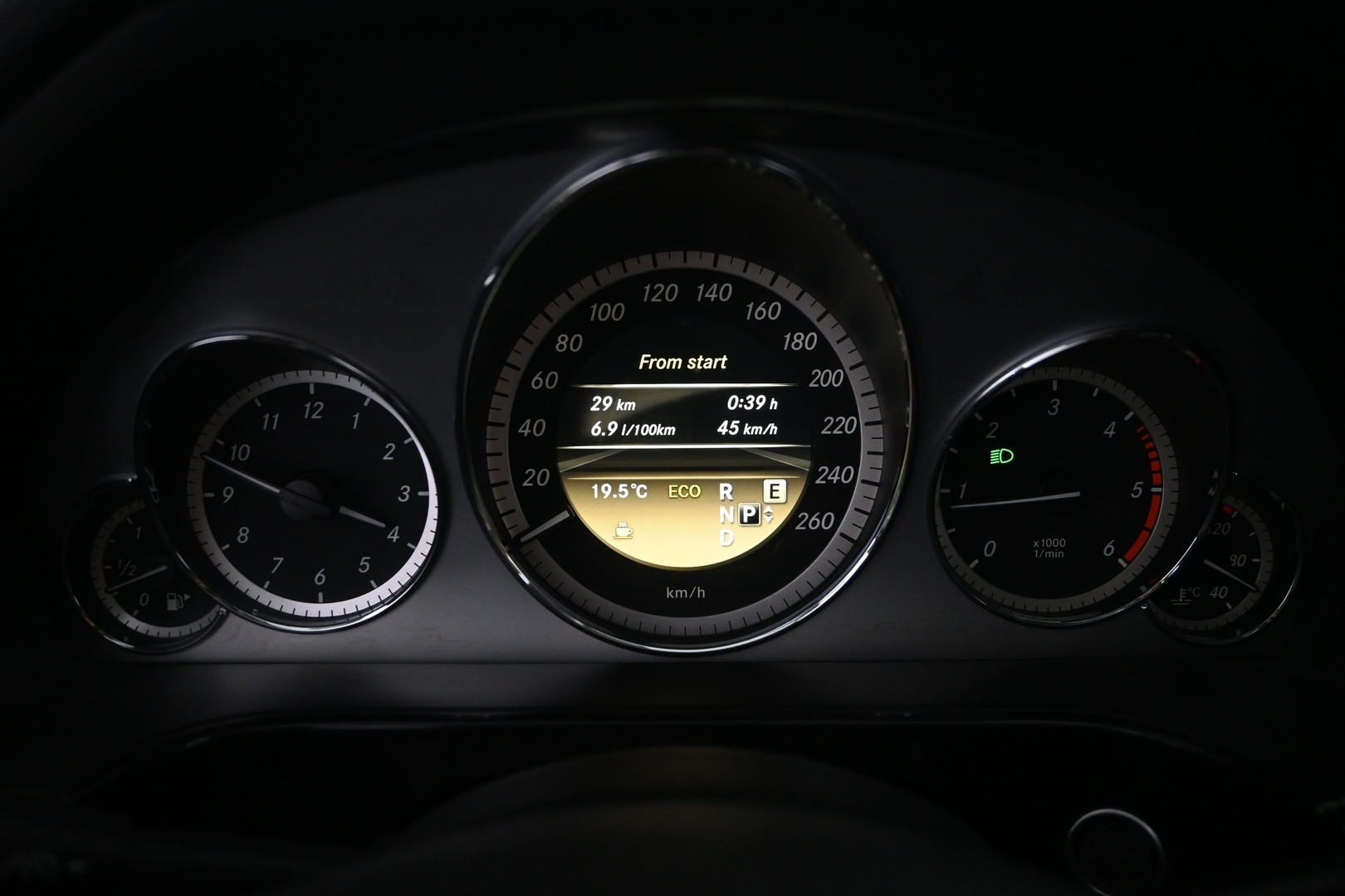 MERCEDES-BENZ E 2012