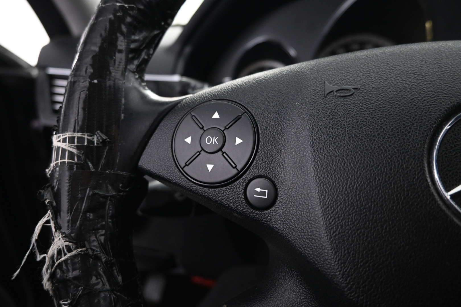 MERCEDES-BENZ E 2012