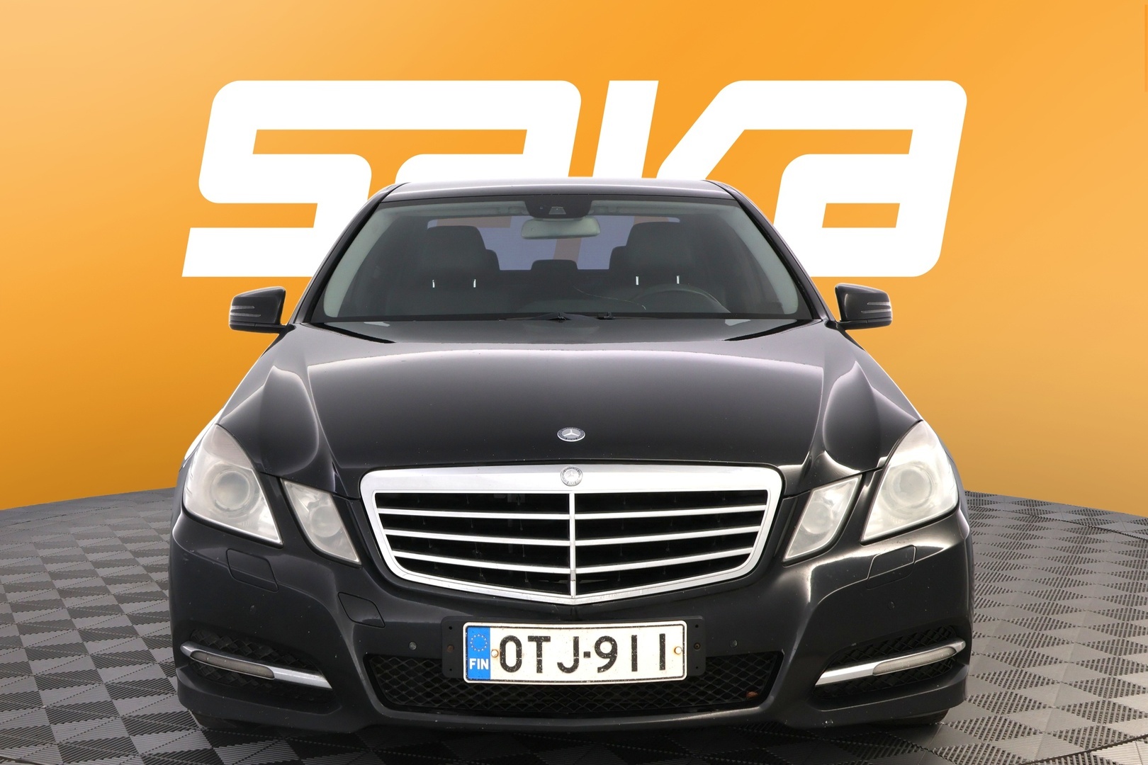 MERCEDES-BENZ E 2012