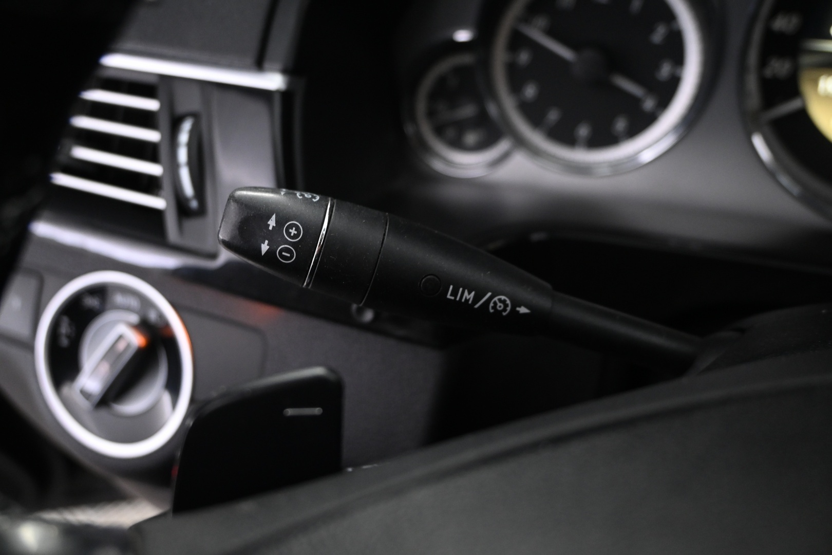 MERCEDES-BENZ E 2012