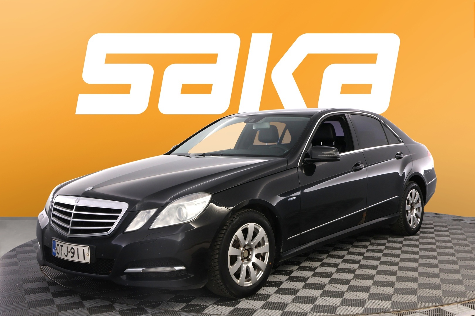 MERCEDES-BENZ E 2012