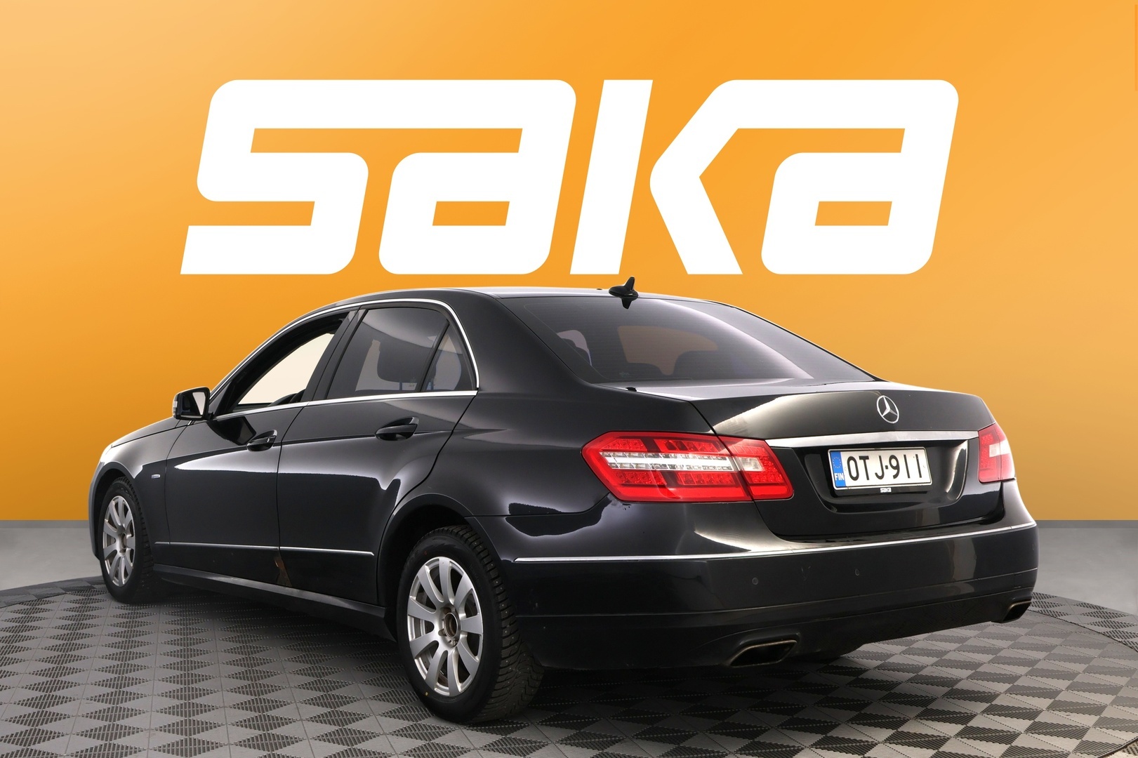 MERCEDES-BENZ E 2012