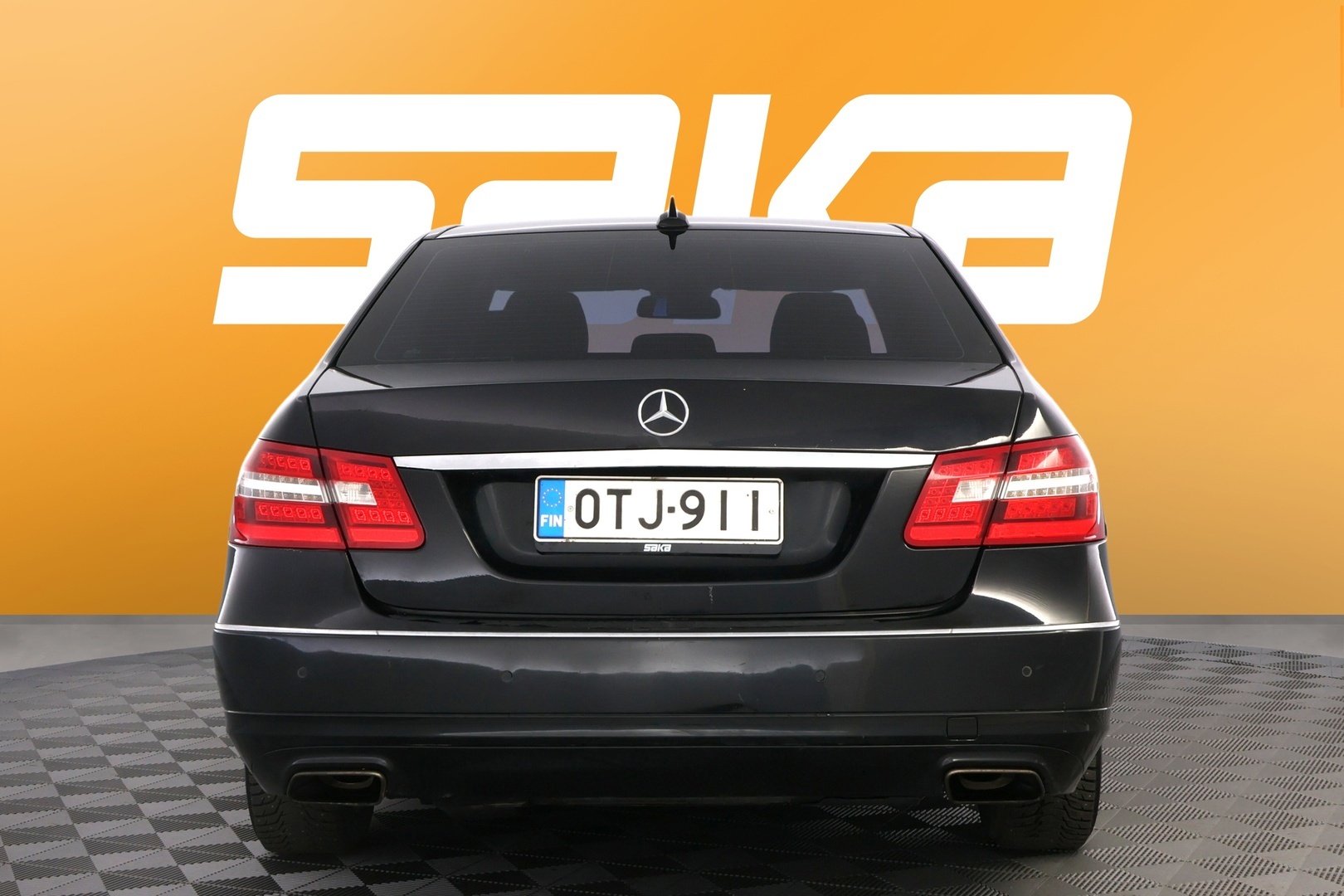 MERCEDES-BENZ E 2012