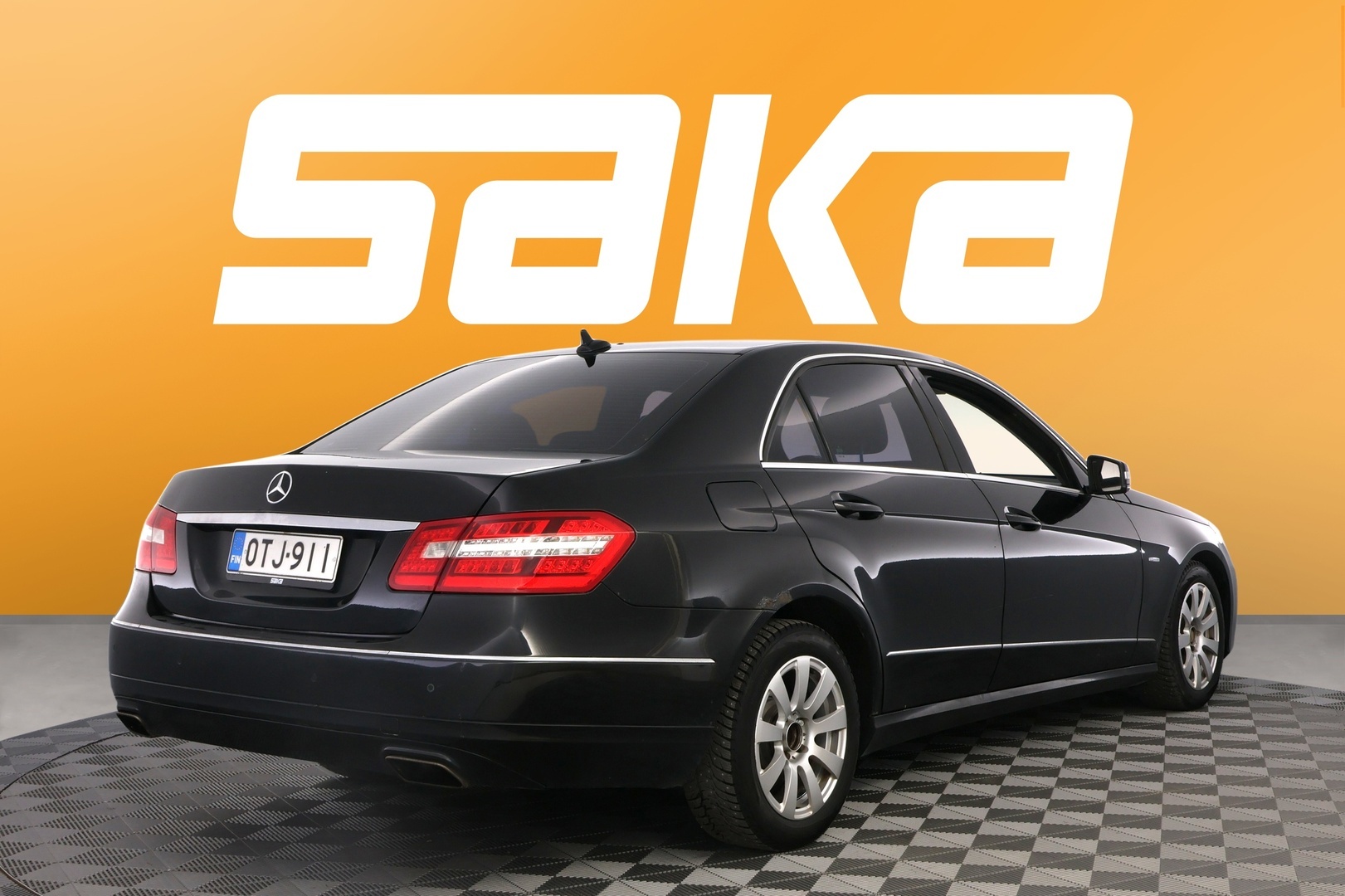 MERCEDES-BENZ E 2012