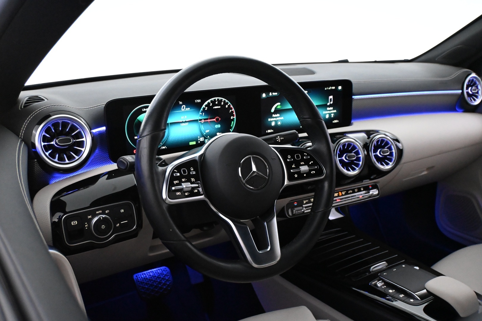 MERCEDES-BENZ CLA 2023