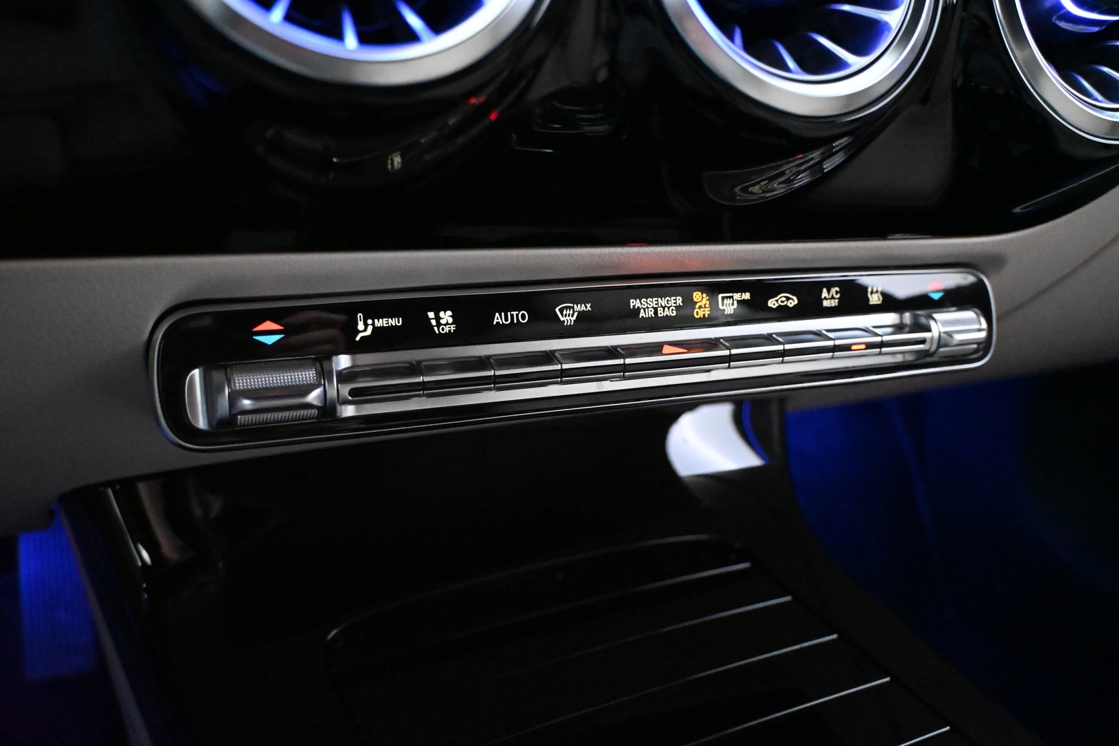 MERCEDES-BENZ CLA 2023