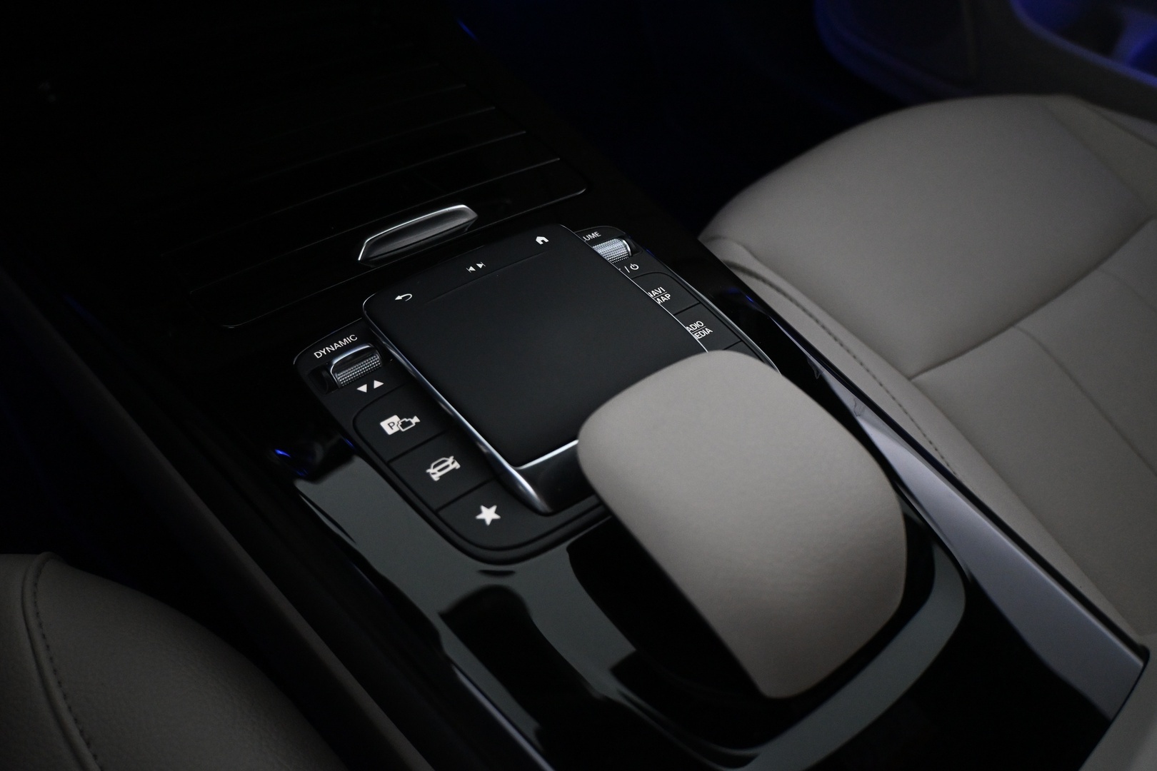 MERCEDES-BENZ CLA 2023