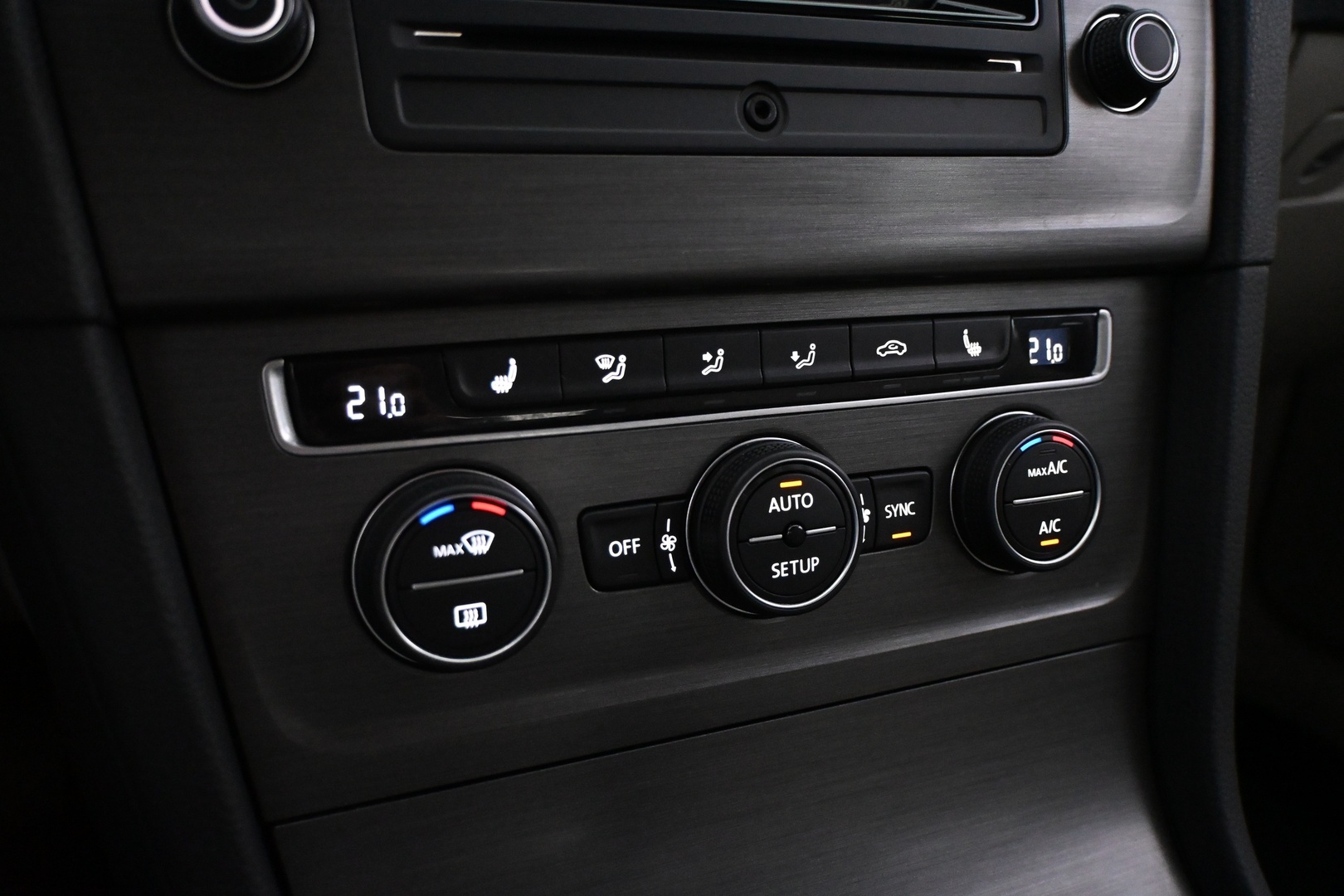 VOLKSWAGEN Golf 2014