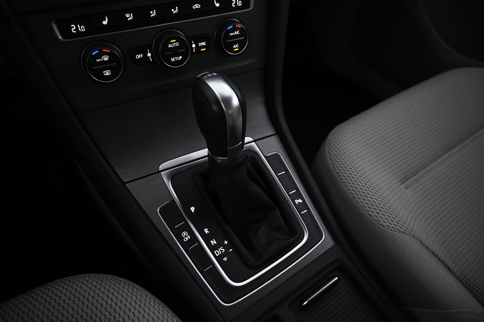 VOLKSWAGEN Golf 2014