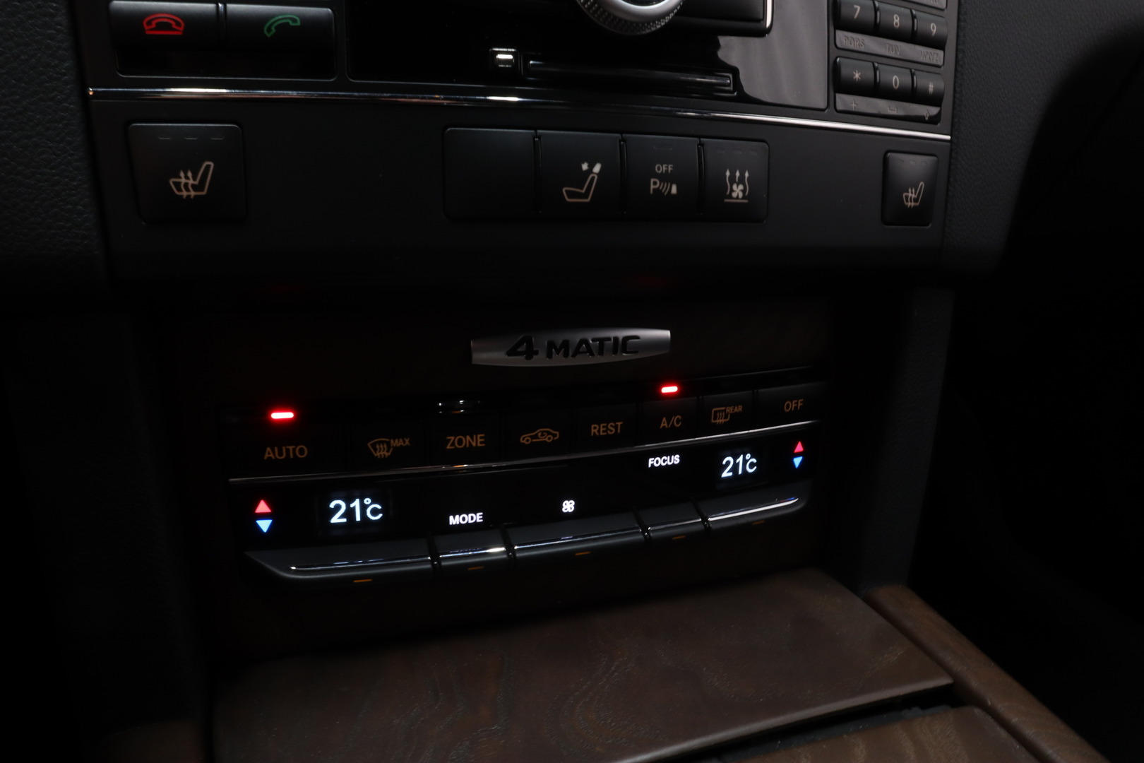 MERCEDES-BENZ E 2010