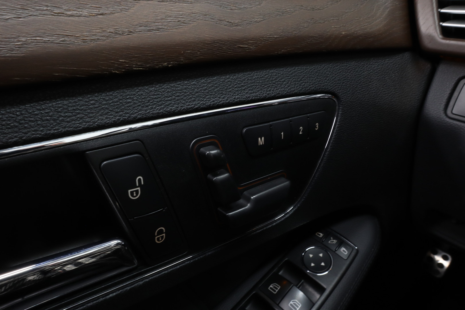 MERCEDES-BENZ E 2010