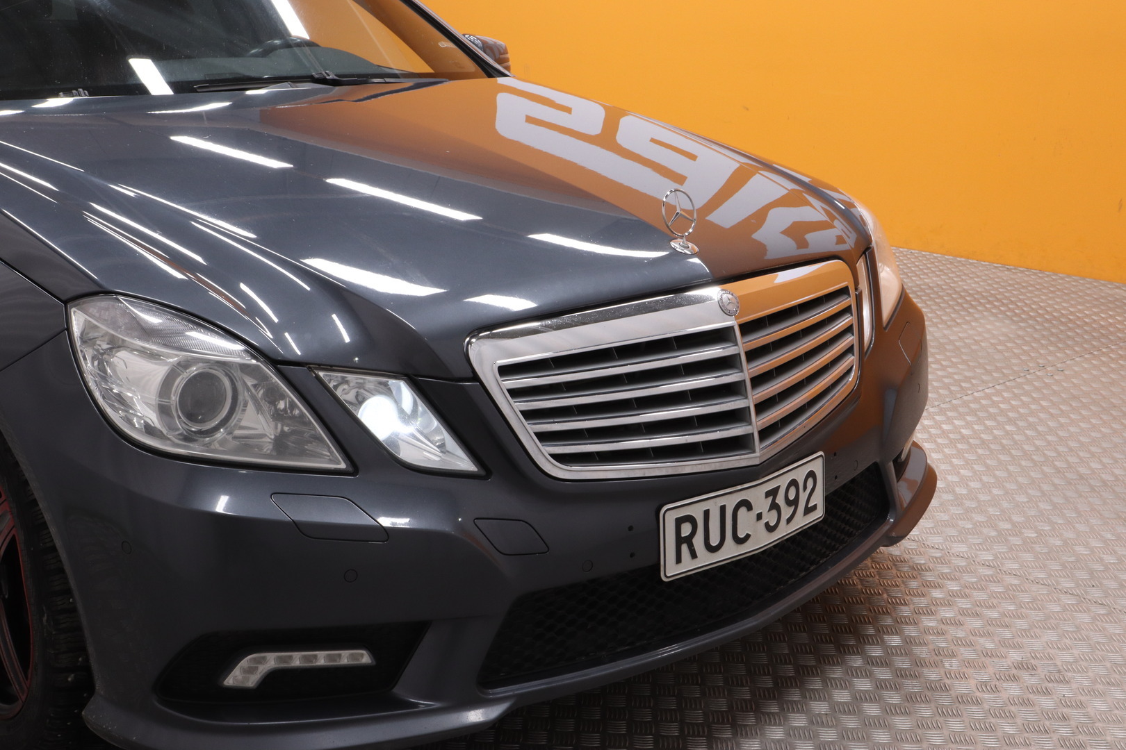 MERCEDES-BENZ E 2010