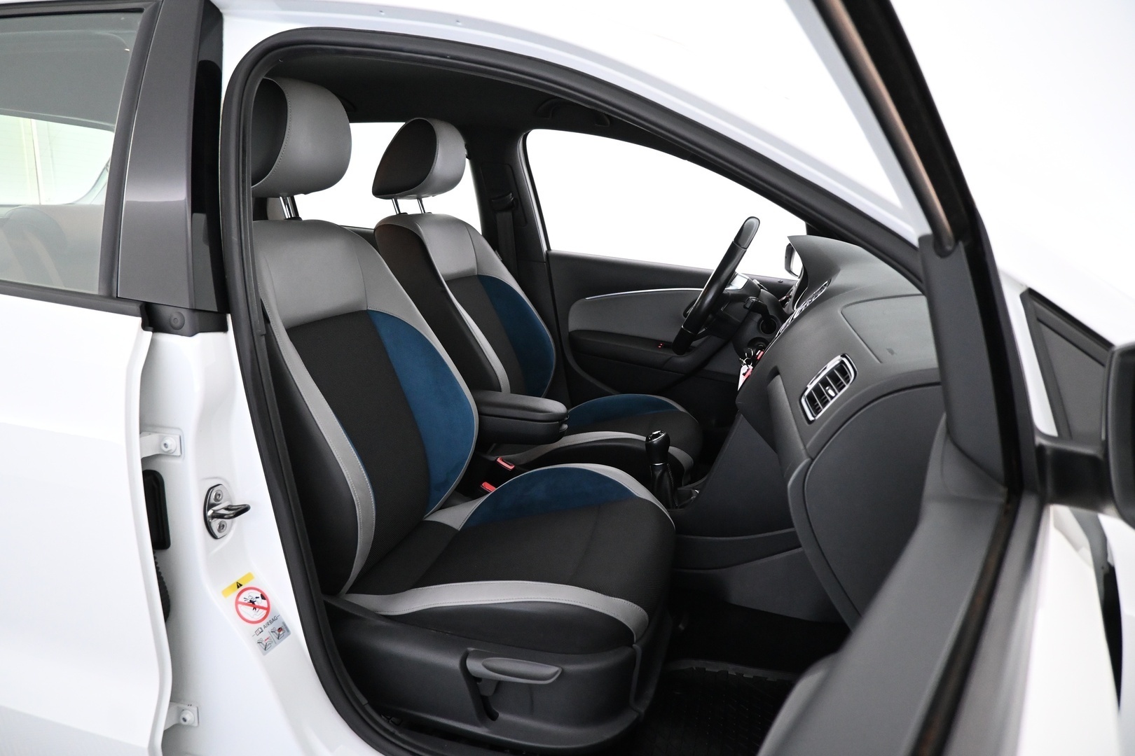 VOLKSWAGEN Polo 2015