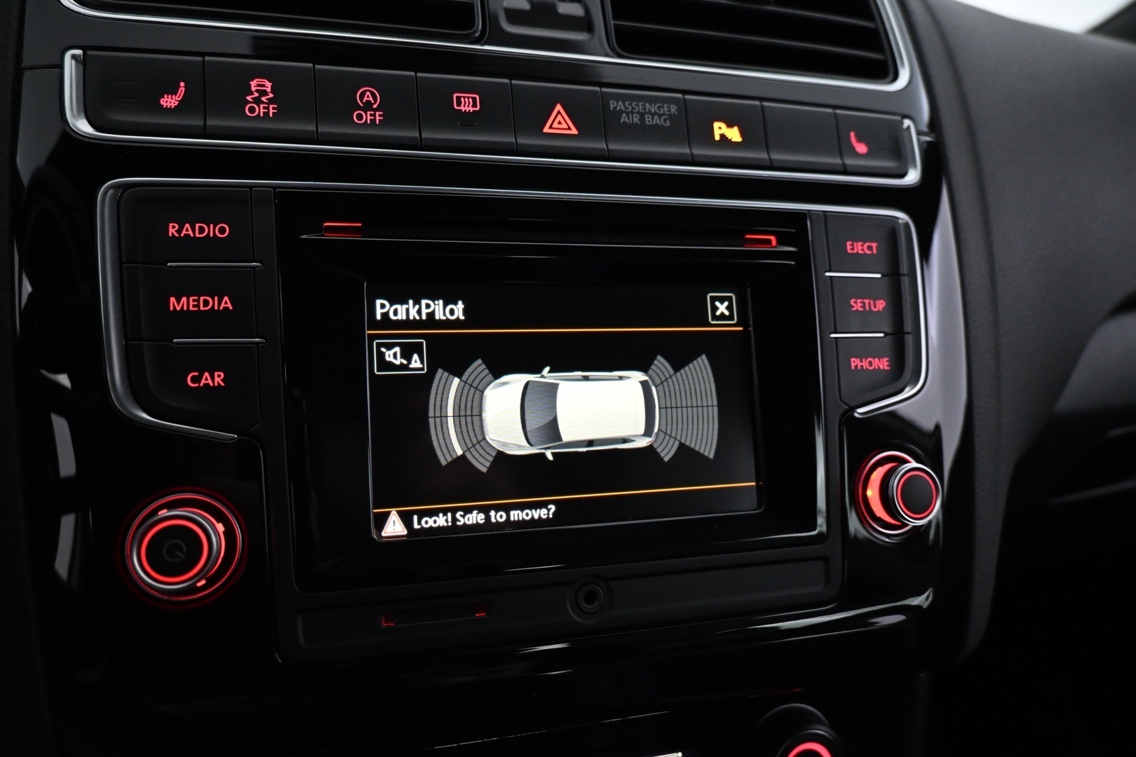 VOLKSWAGEN Polo 2015