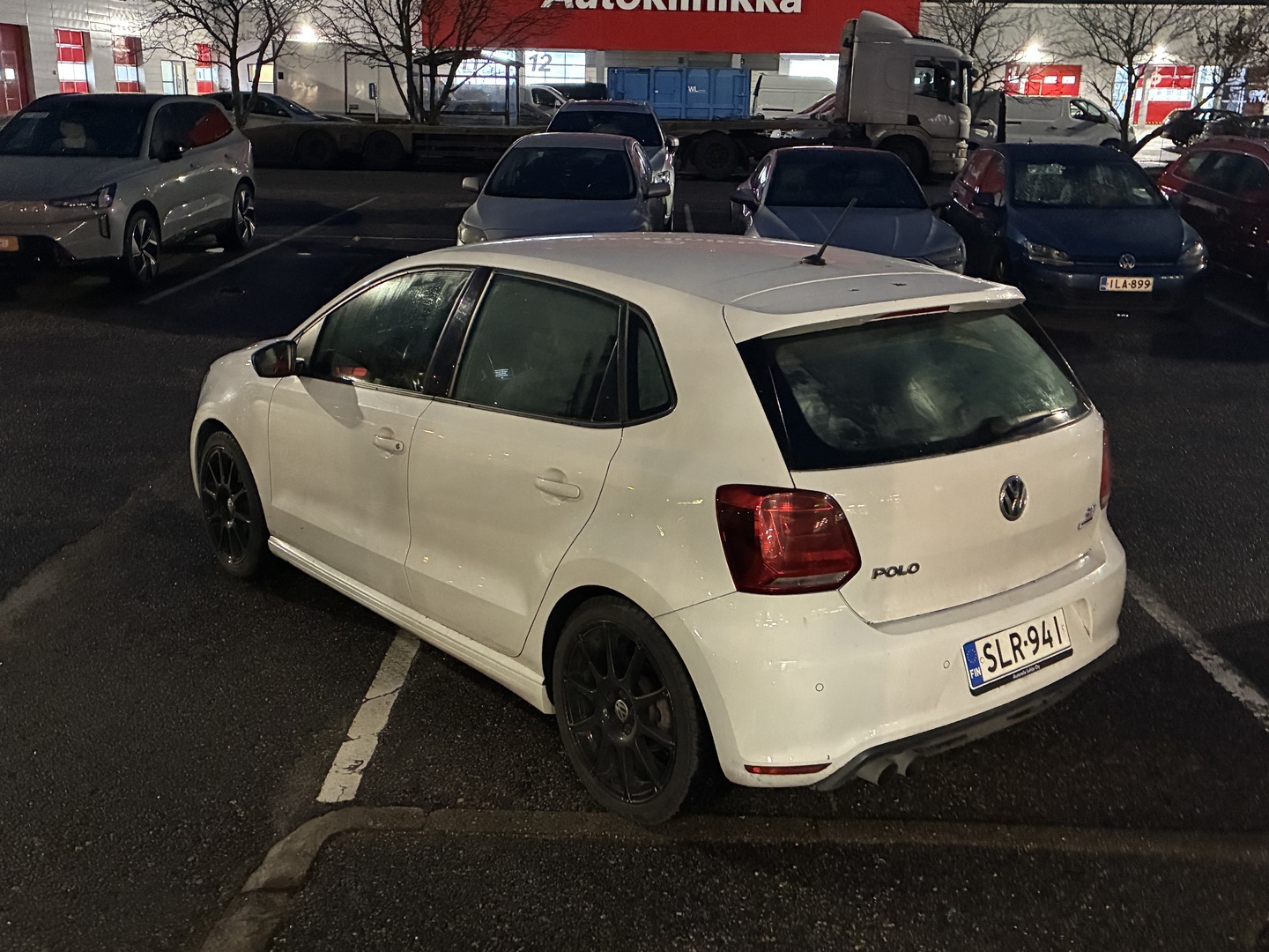 VOLKSWAGEN Polo 2015