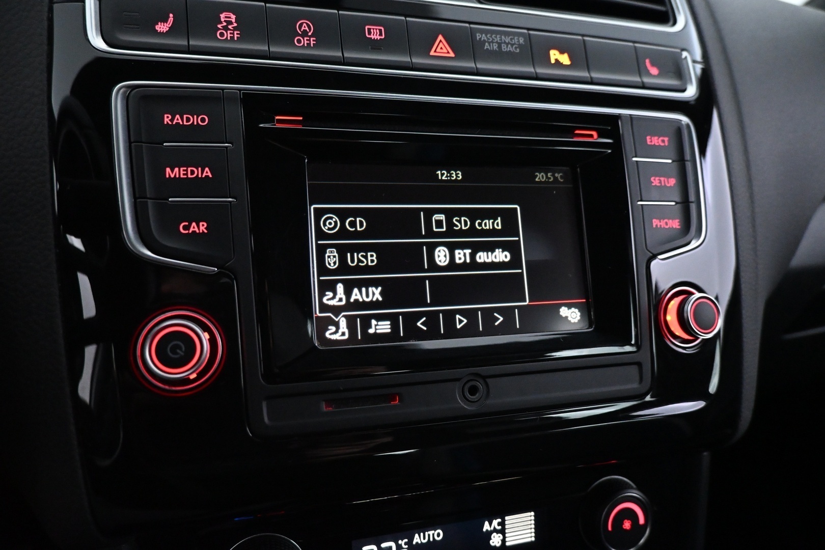 VOLKSWAGEN Polo 2015