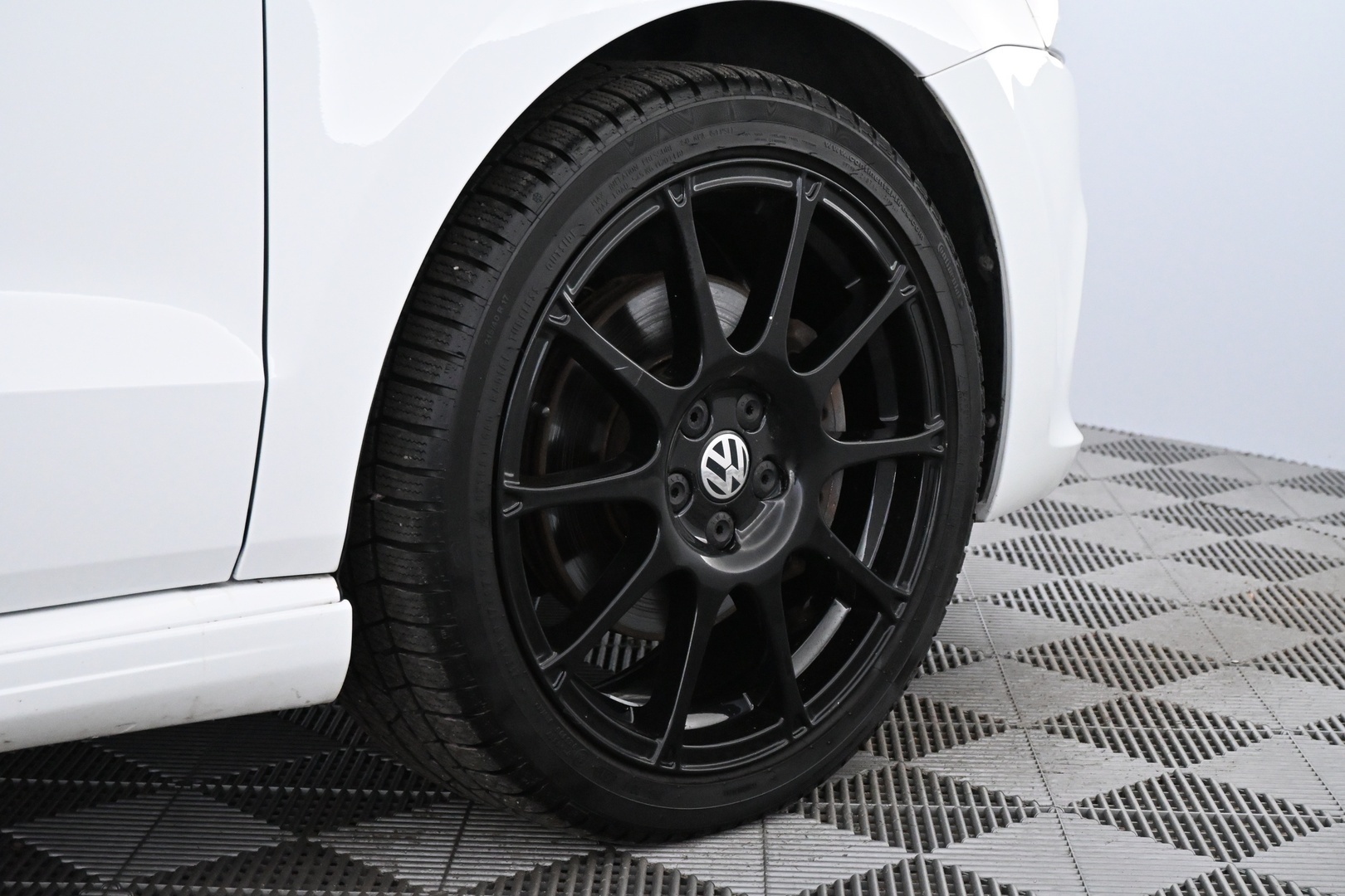 VOLKSWAGEN Polo 2015