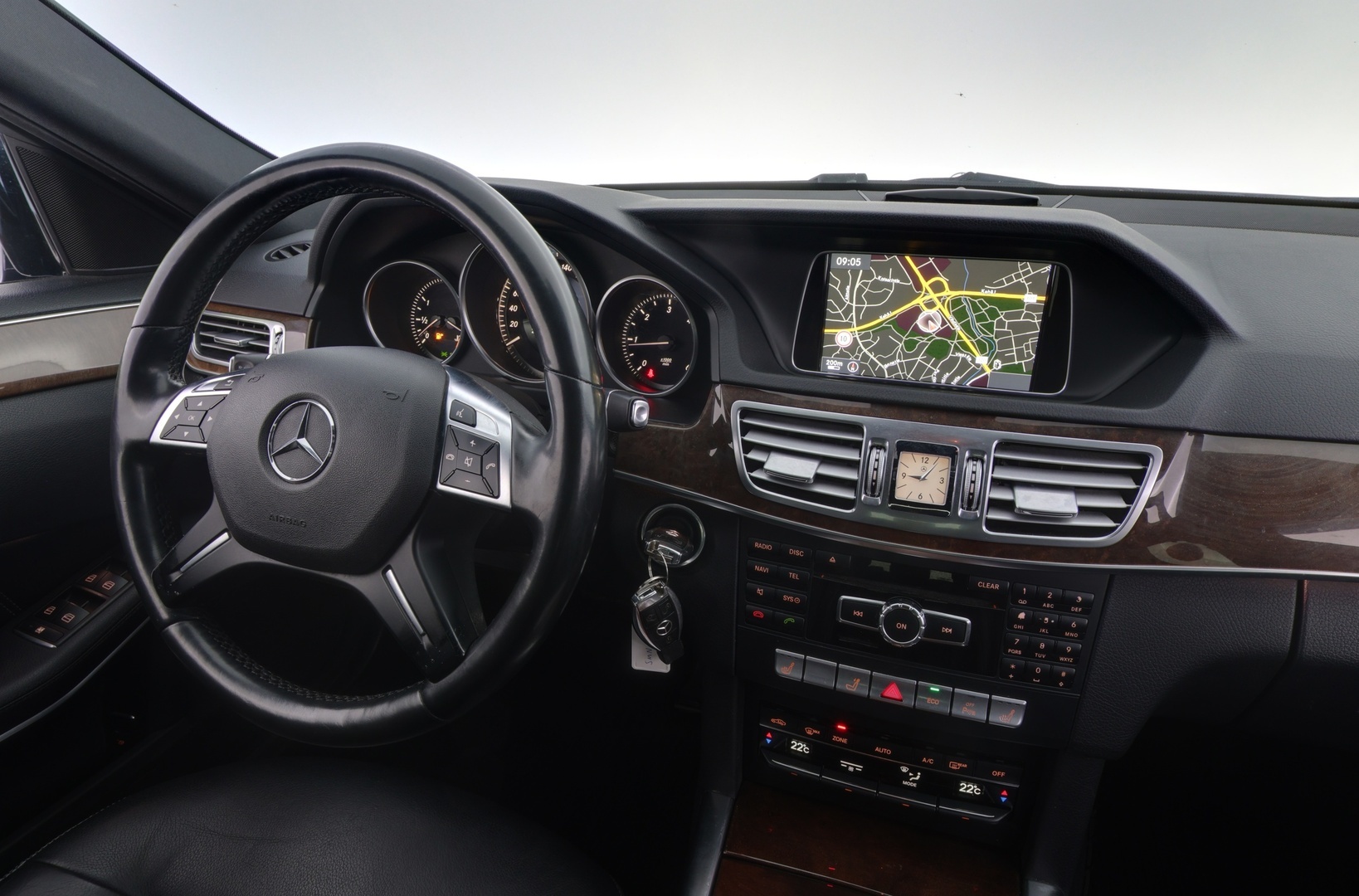MERCEDES-BENZ E 2015