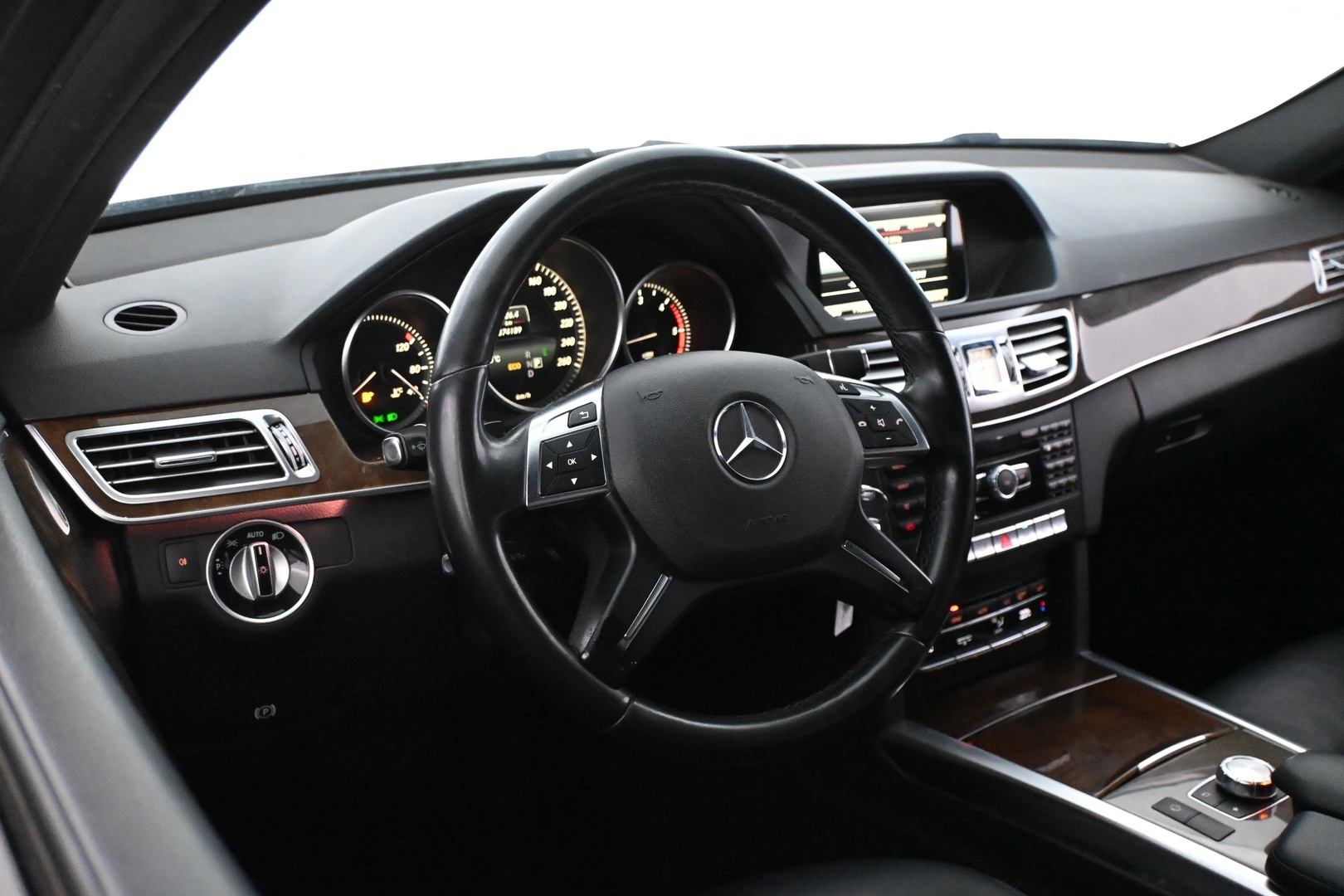 MERCEDES-BENZ E 2015