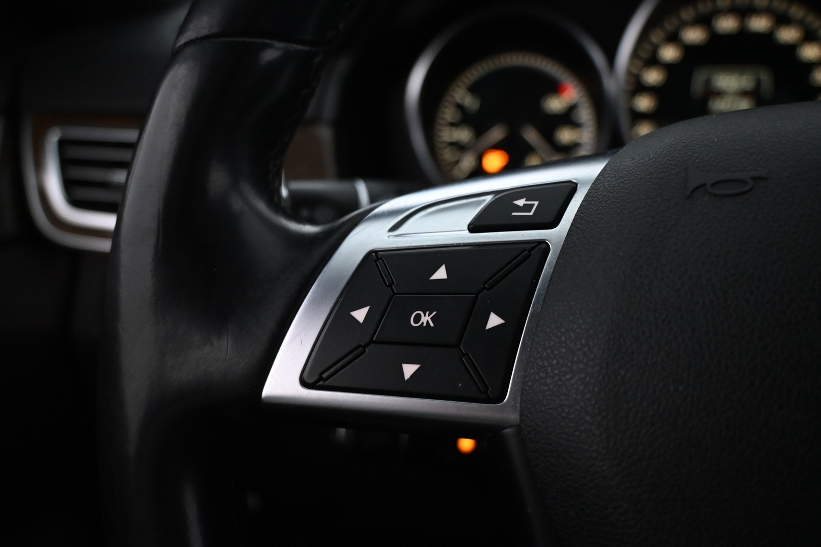 MERCEDES-BENZ E 2015