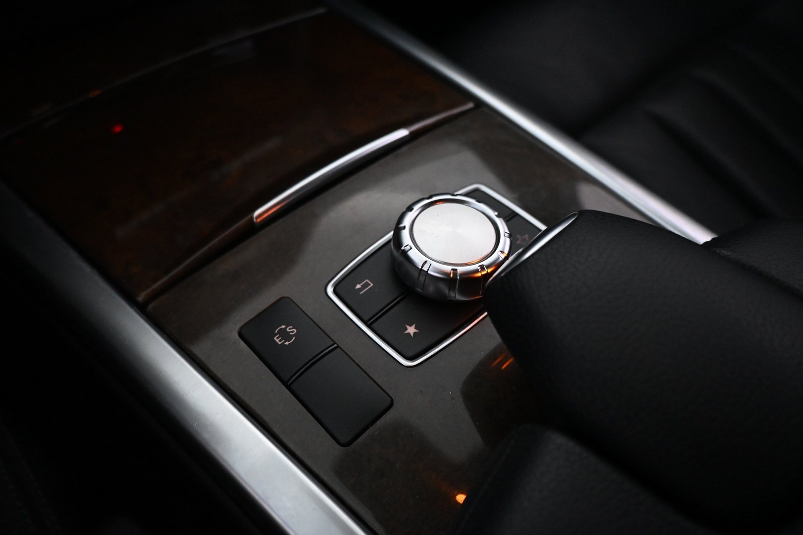 MERCEDES-BENZ E 2015
