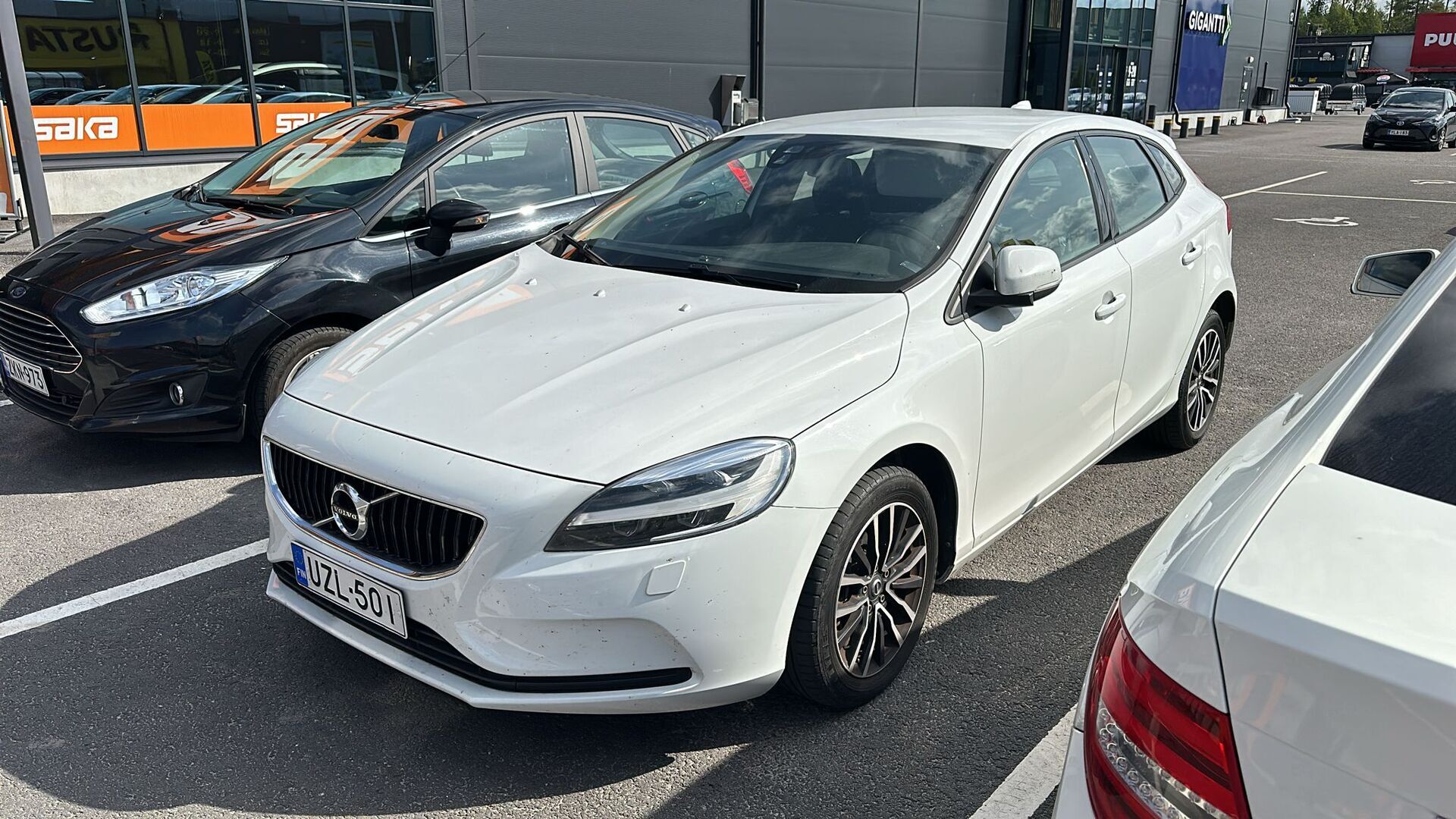 VOLVO V40 2017