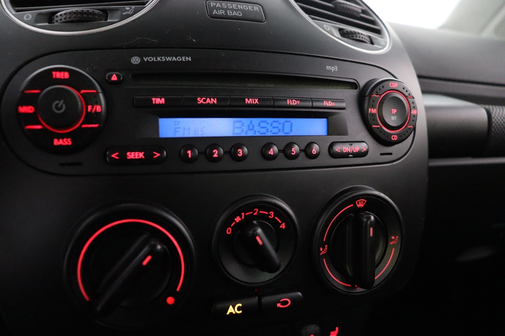 VOLKSWAGEN New Beetle 2007