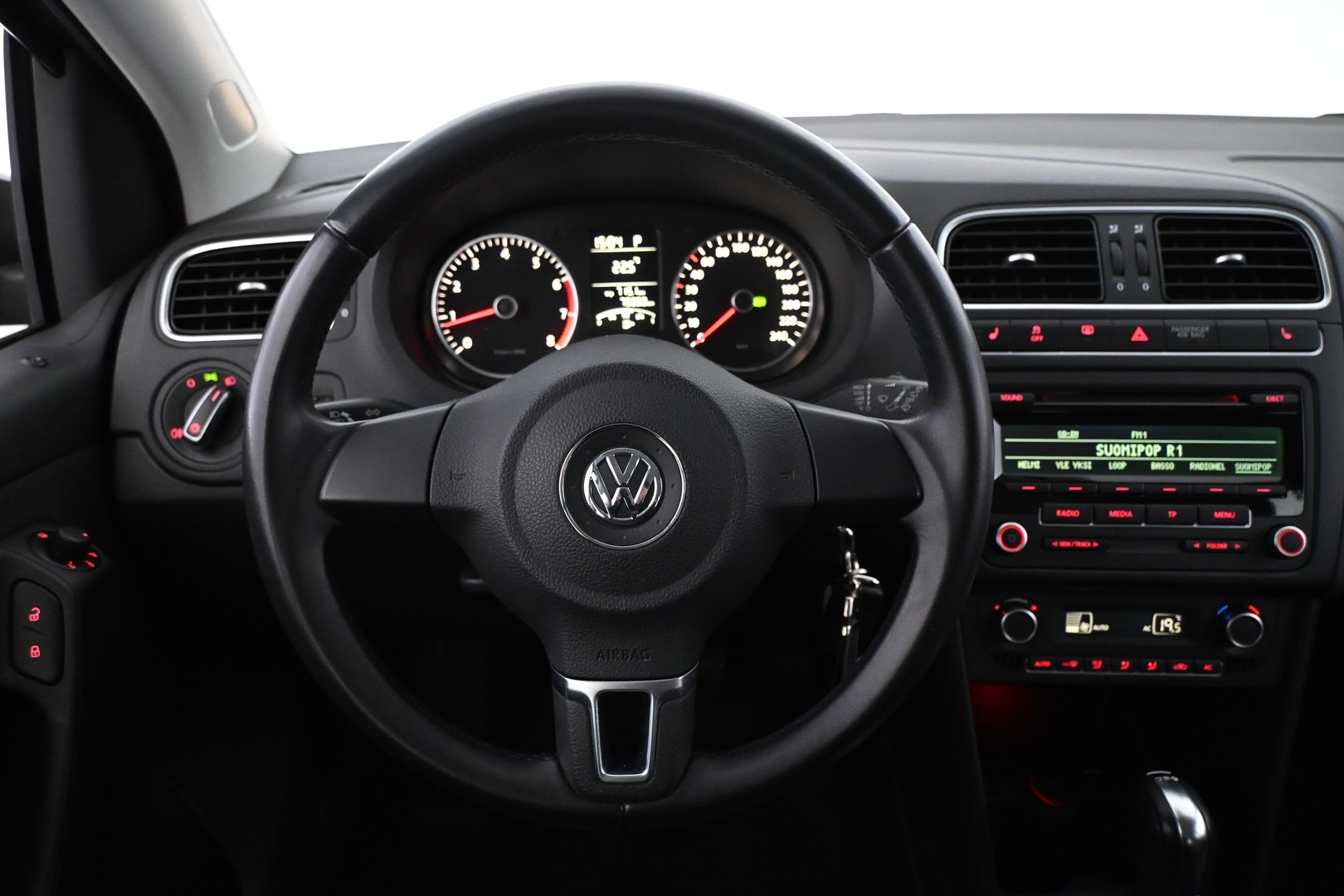 VOLKSWAGEN Polo 2014