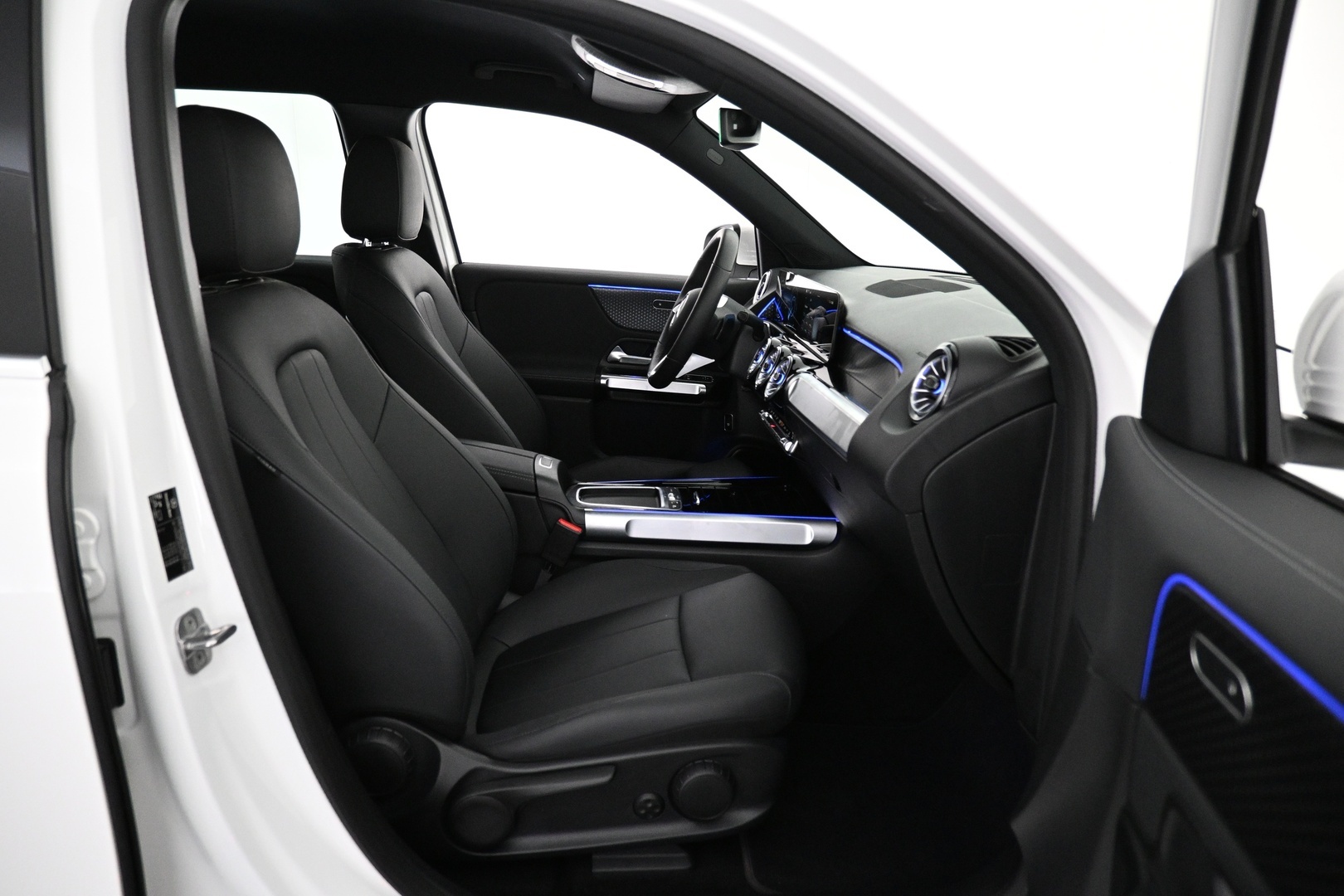 MERCEDES-BENZ EQB 2025