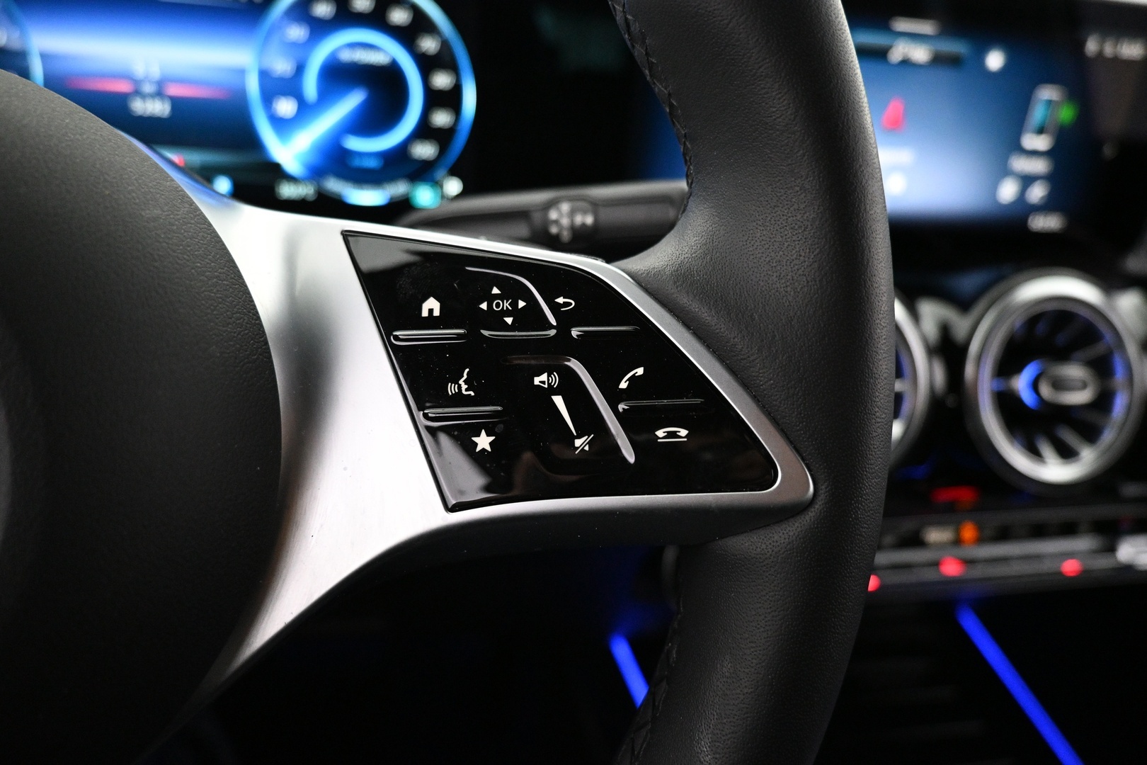 MERCEDES-BENZ EQB 2025