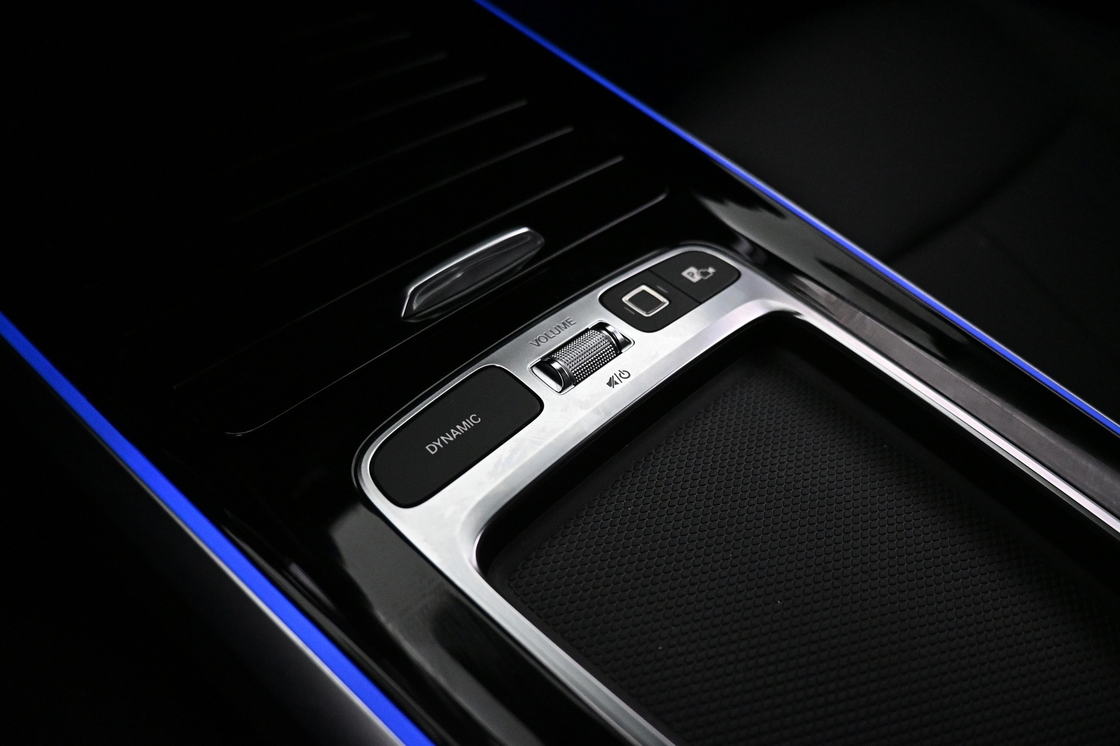 MERCEDES-BENZ EQB 2025