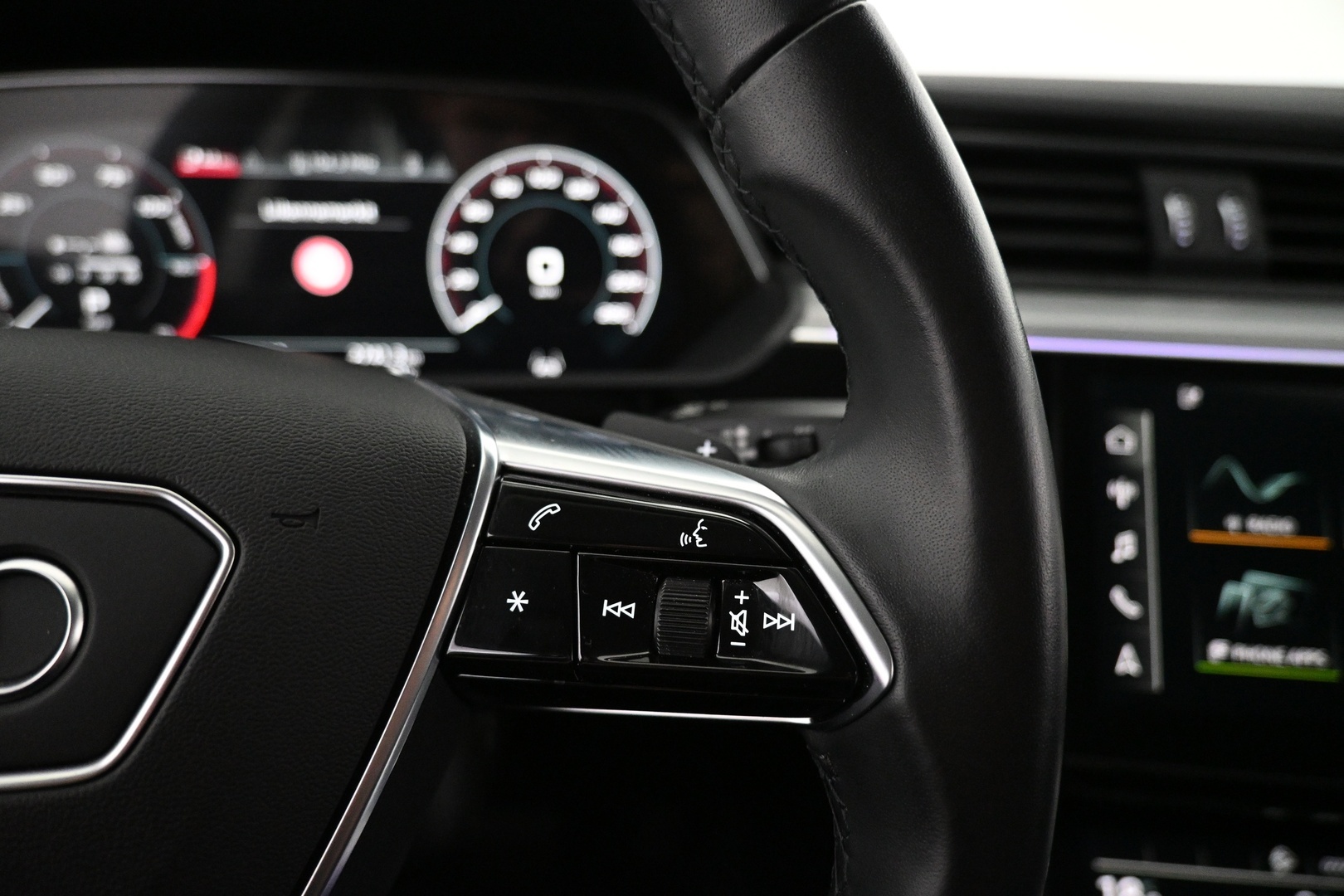 AUDI e-tron 2022