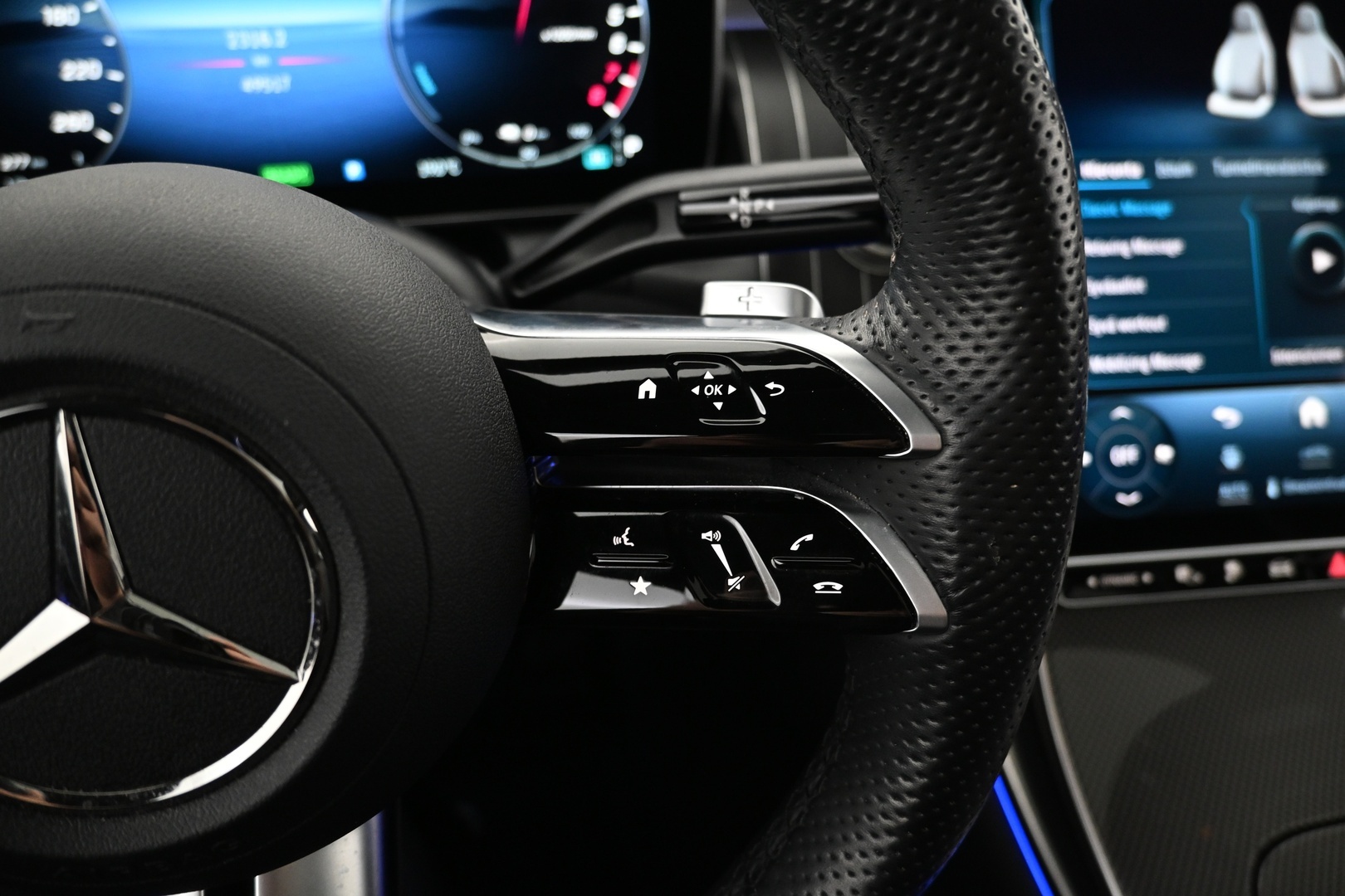 MERCEDES-BENZ GLC 2023