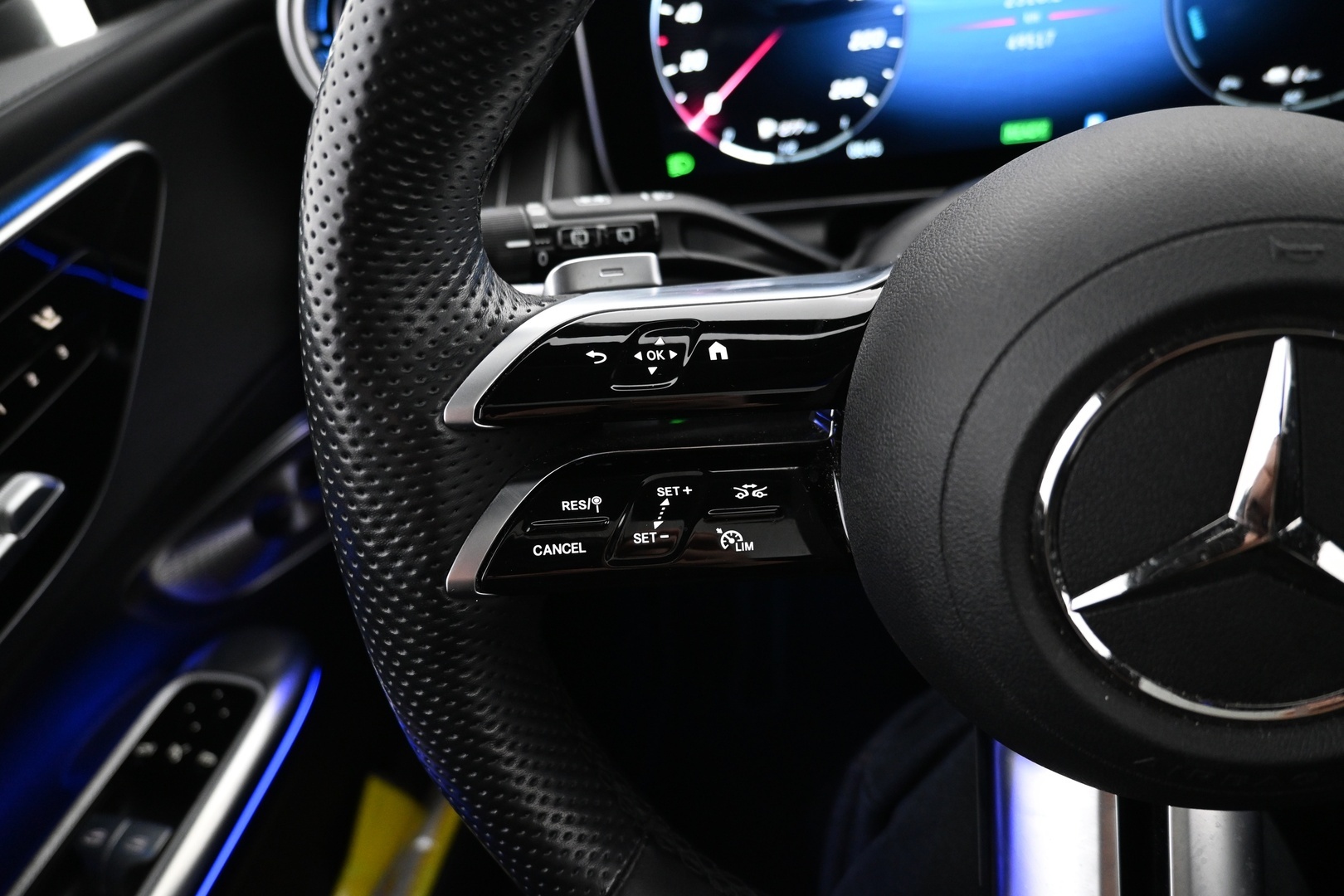 MERCEDES-BENZ GLC 2023