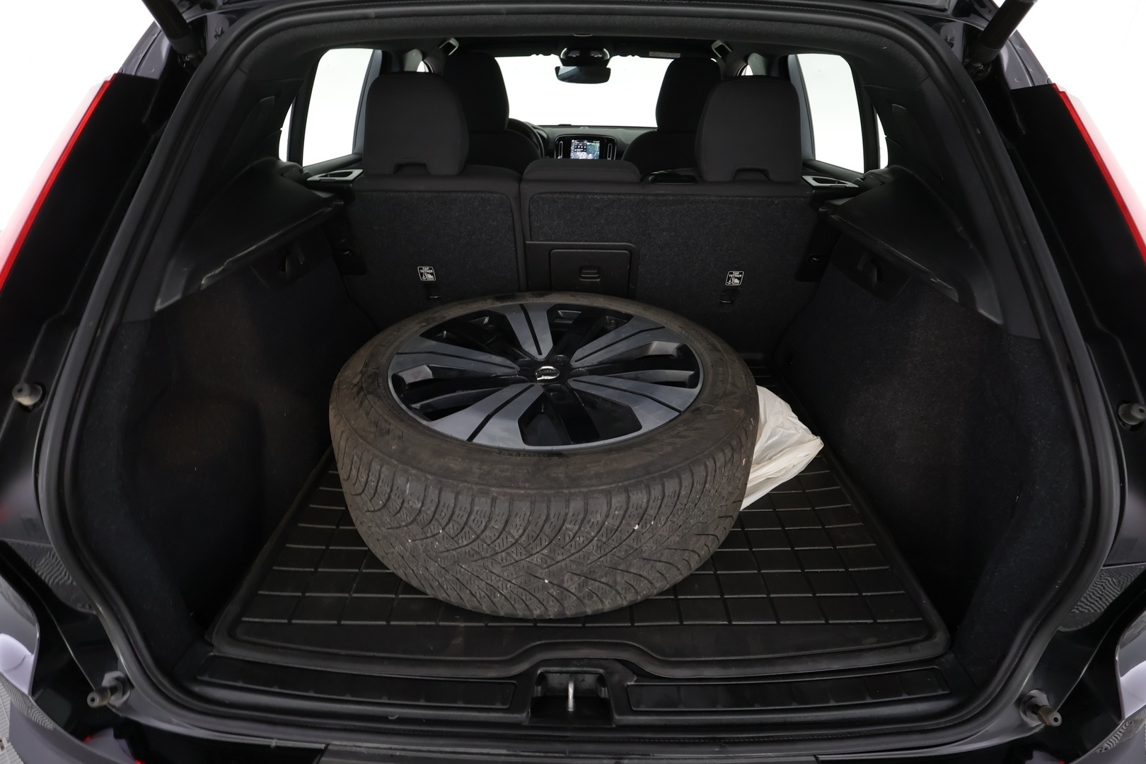 VOLVO XC40 2023