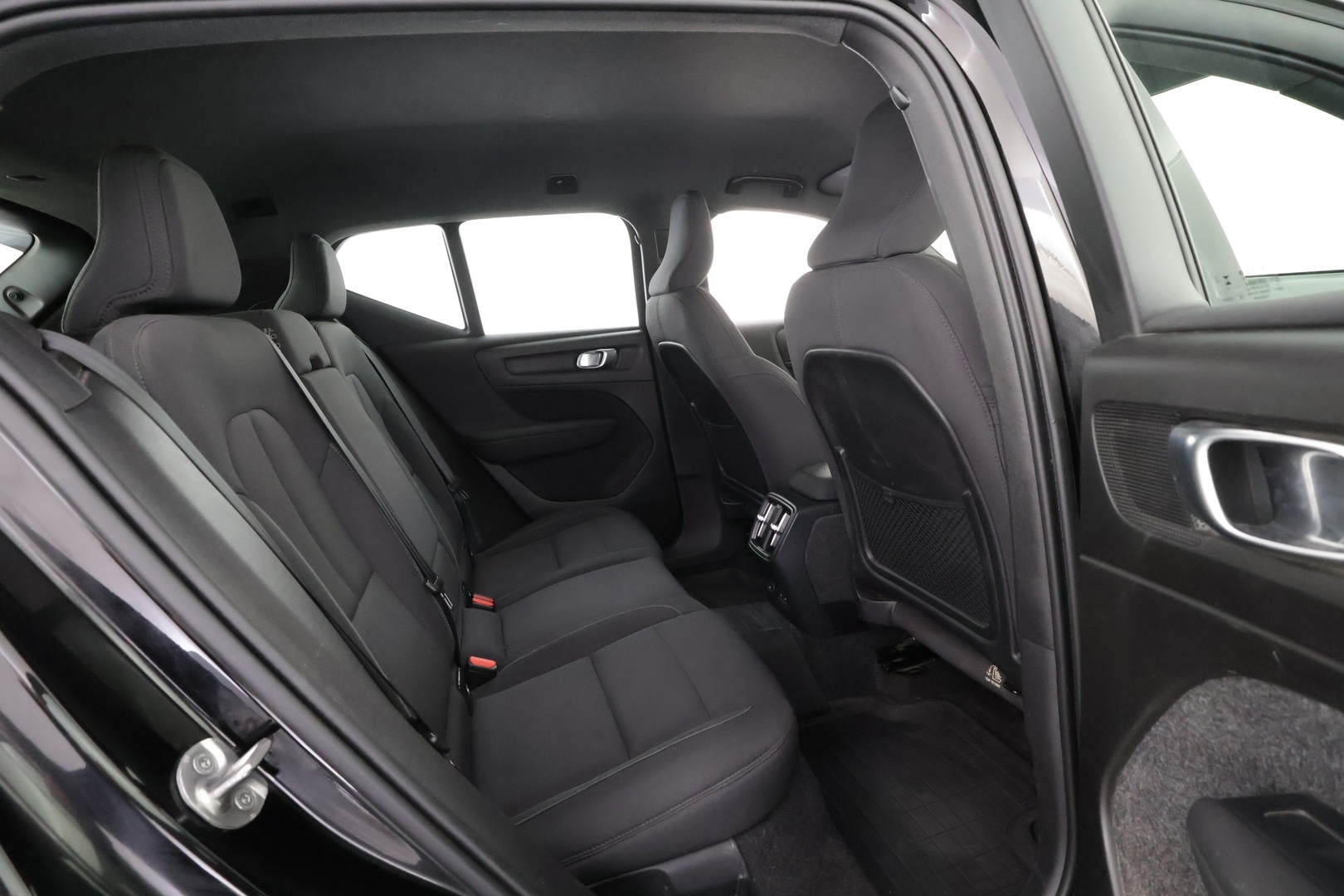 VOLVO XC40 2023