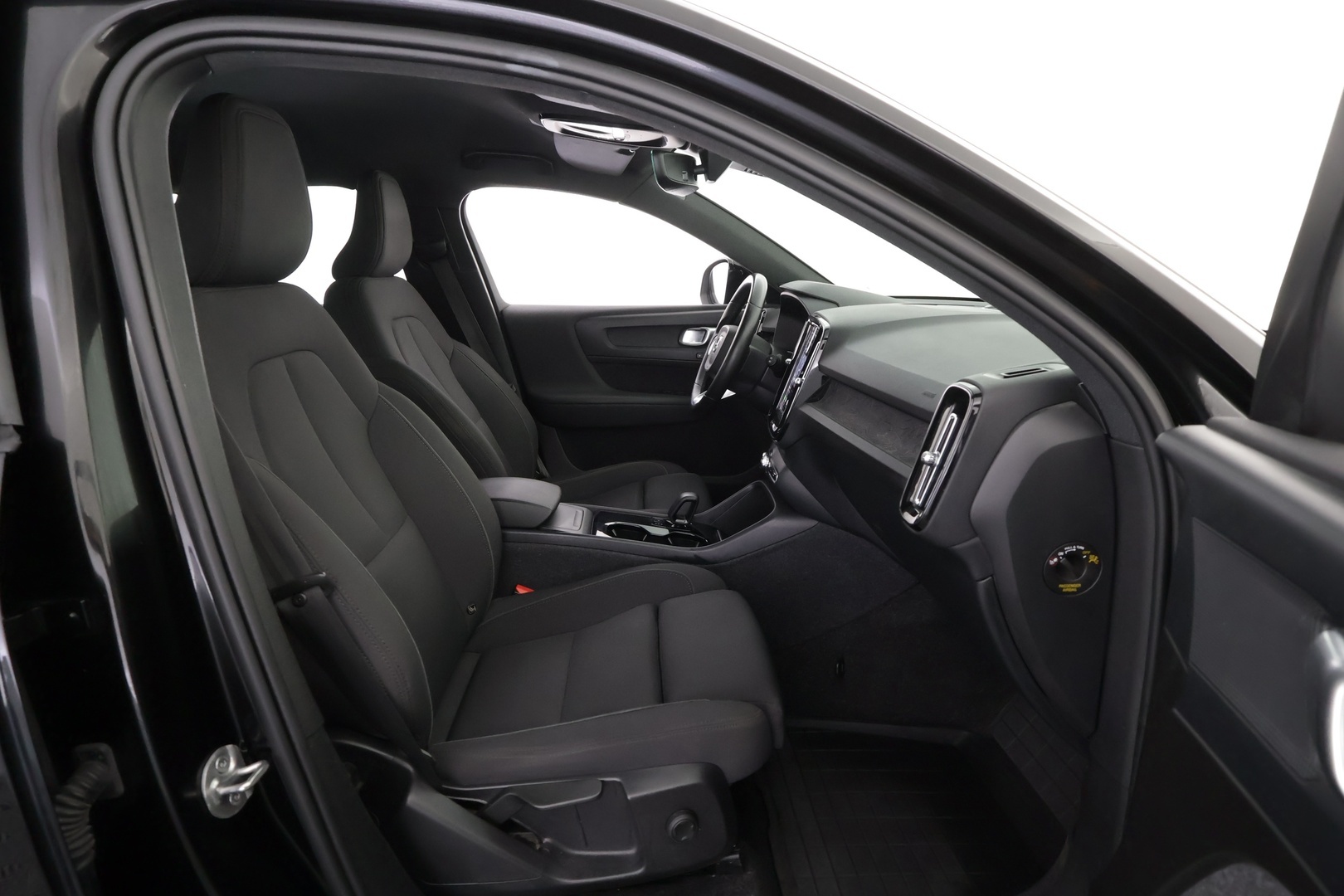 VOLVO XC40 2023