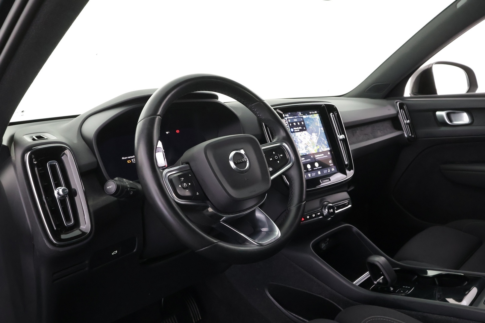 VOLVO XC40 2023