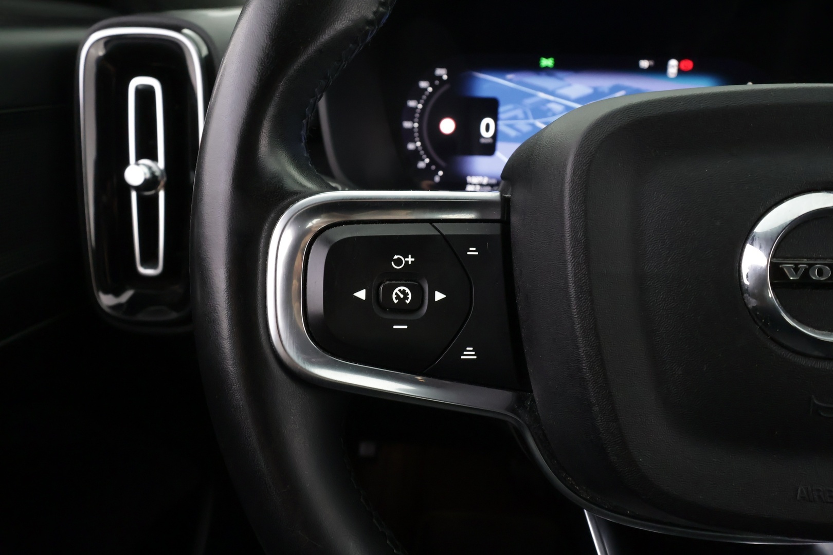 VOLVO XC40 2023