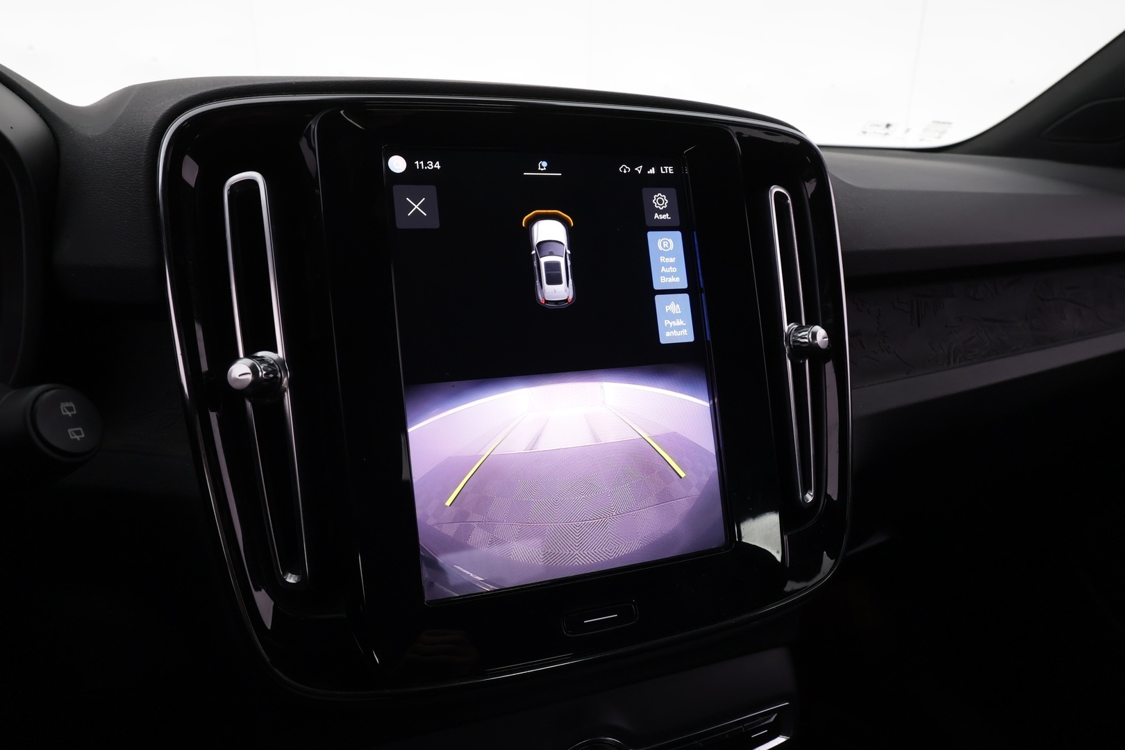 VOLVO XC40 2023