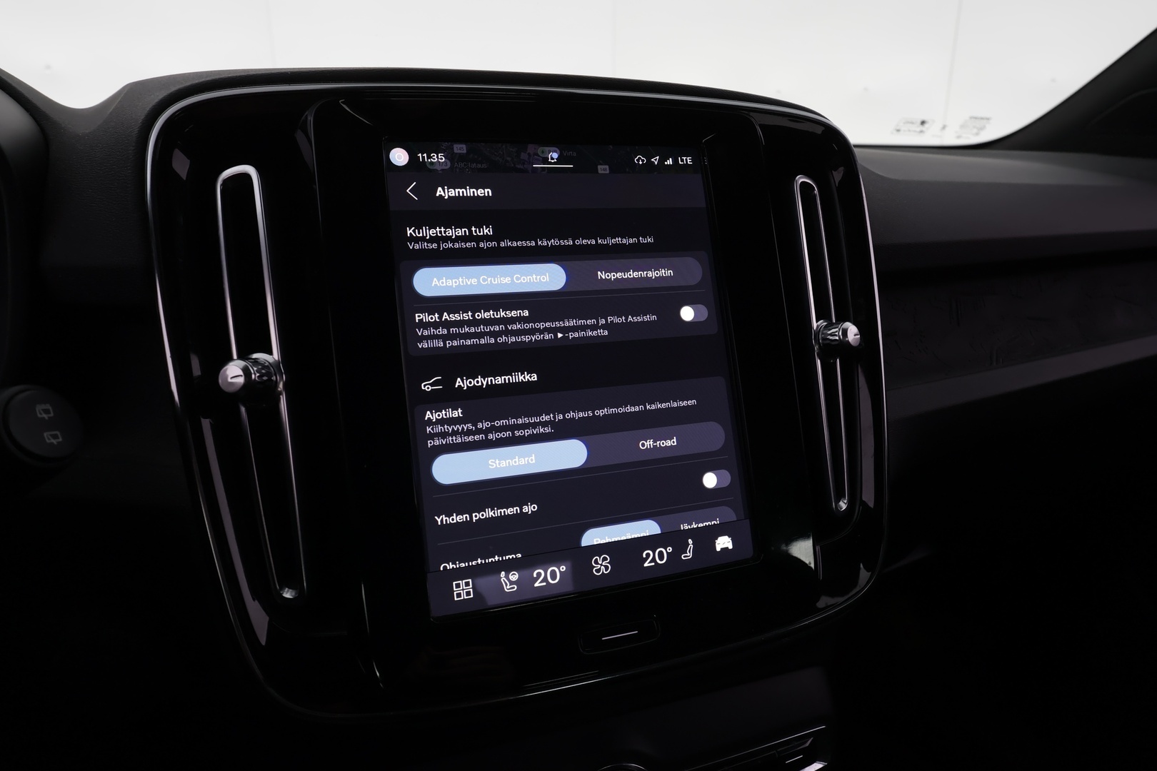 VOLVO XC40 2023