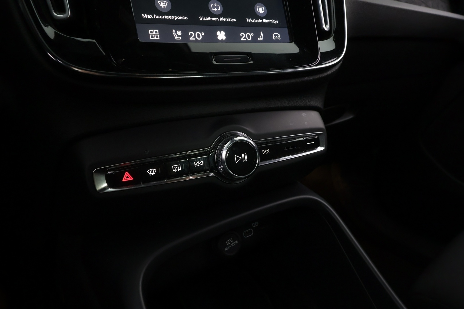 VOLVO XC40 2023