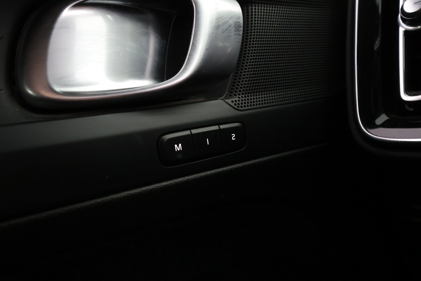 VOLVO XC40 2023