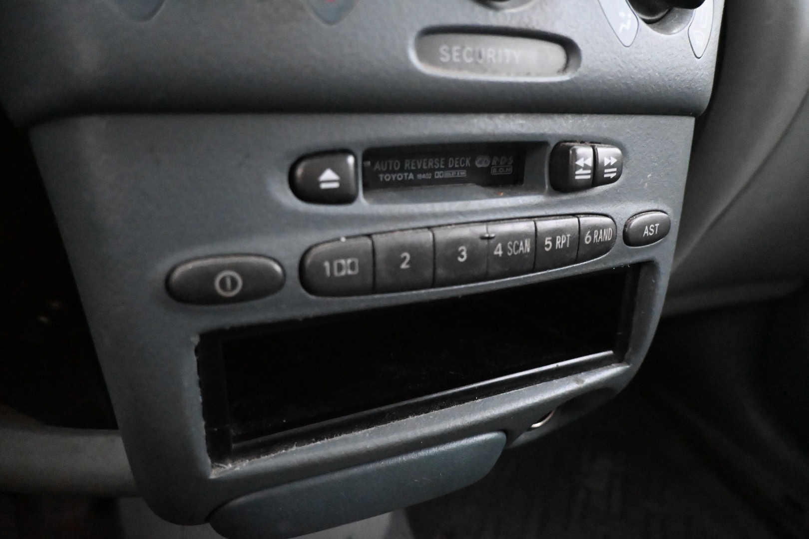 TOYOTA Yaris 1999