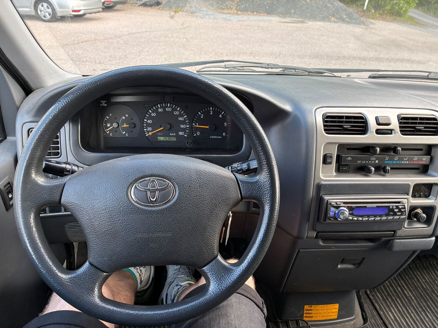 TOYOTA Hiace 2008